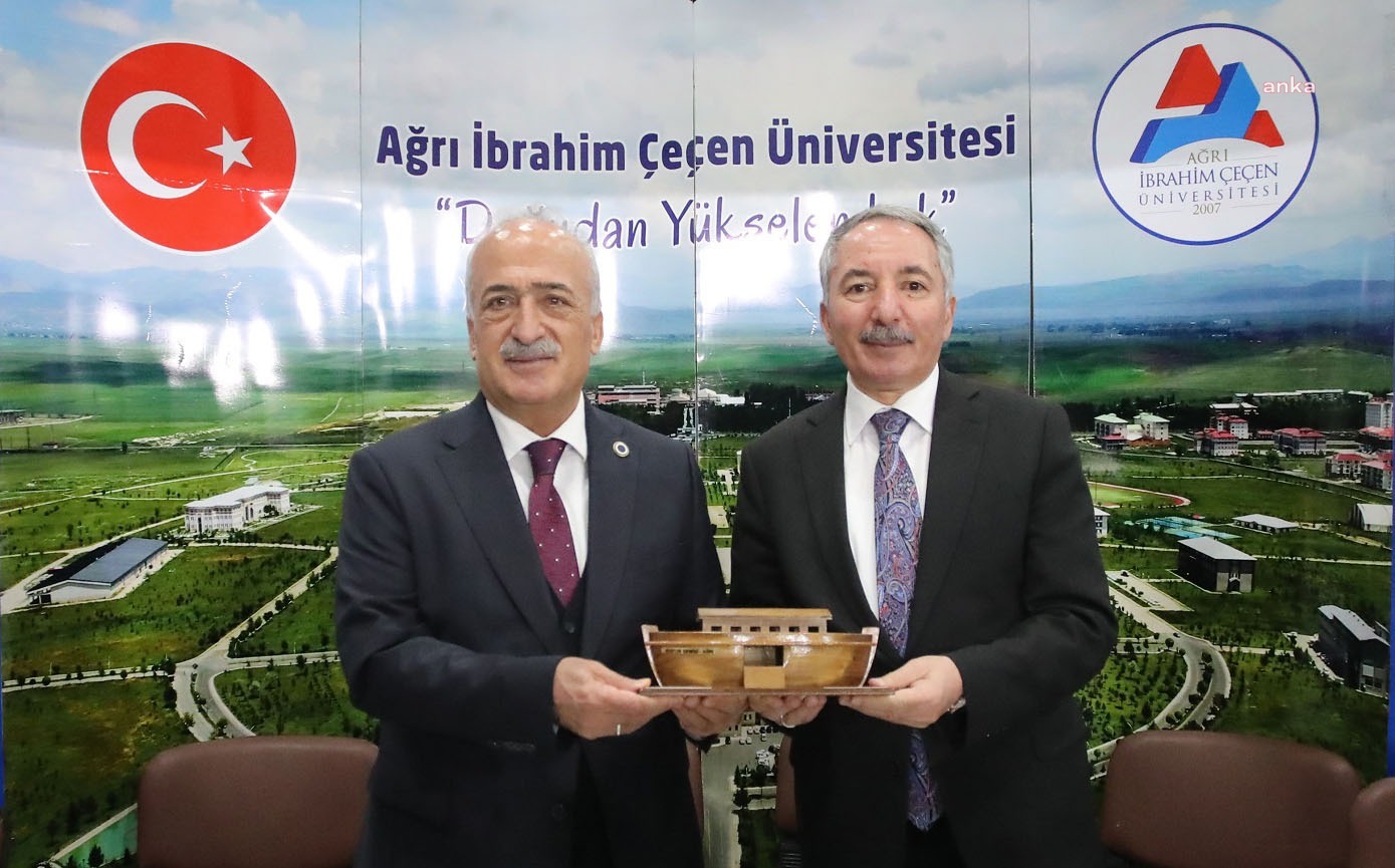 AĞRI İBRAHİM ÇEÇEN ÜNİVERSİTESİ REKTÖRÜ'NÜN OĞLUNUN ÖZEL KOŞULLAR SAYESİNDE ATATÜRK ÜNİVERSİTESİ'NDE KADRO ALDIĞI İDDİA EDİLDİ