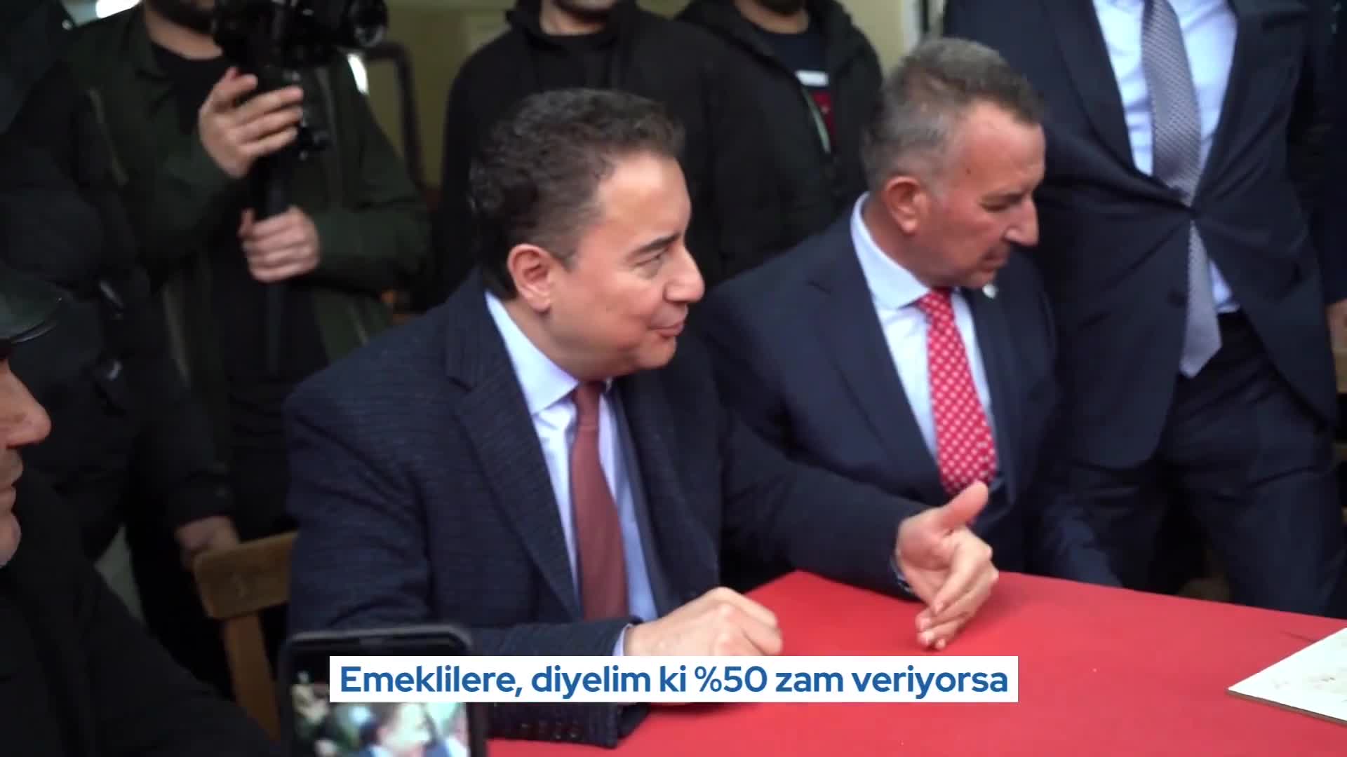 İZMİRLİ YURTTAŞLAR, BABACAN'A ZAMLARDAN DERT YANDI: "SEN BANA 37 VER, 64 BENDEN GERİ AL. VALLAHİ 20 GÜN AÇIZ, 1 AY YETİREMİYORUZ ALDIĞIMIZ MAAŞLA"