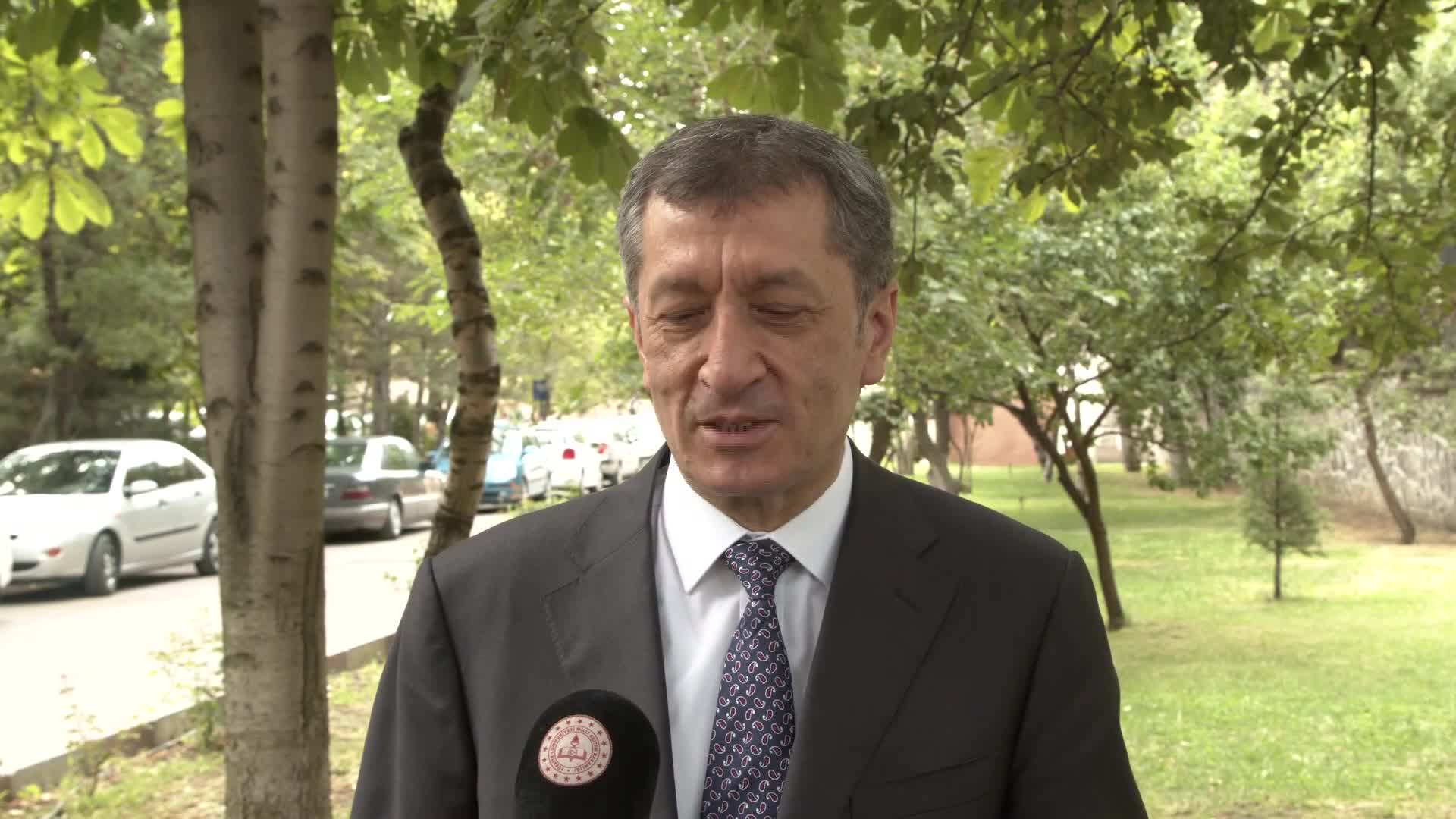 BAKAN ZİYA SELÇUK: SAHADA 3 BİN 800 DENETMEN OKULLARI DENETLİYOR