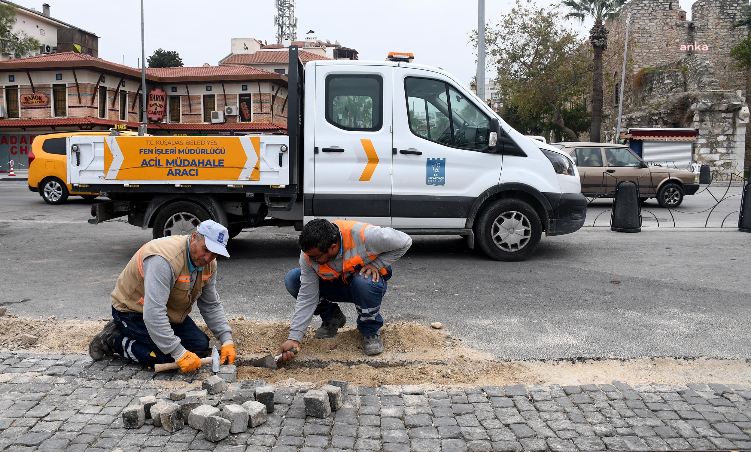 KUŞADASI BELEDİYESİ ACİL MÜDAHALE BİRİMİ 7 BİN 780 TALEBİ ÇÖZÜME KAVUŞTURDU