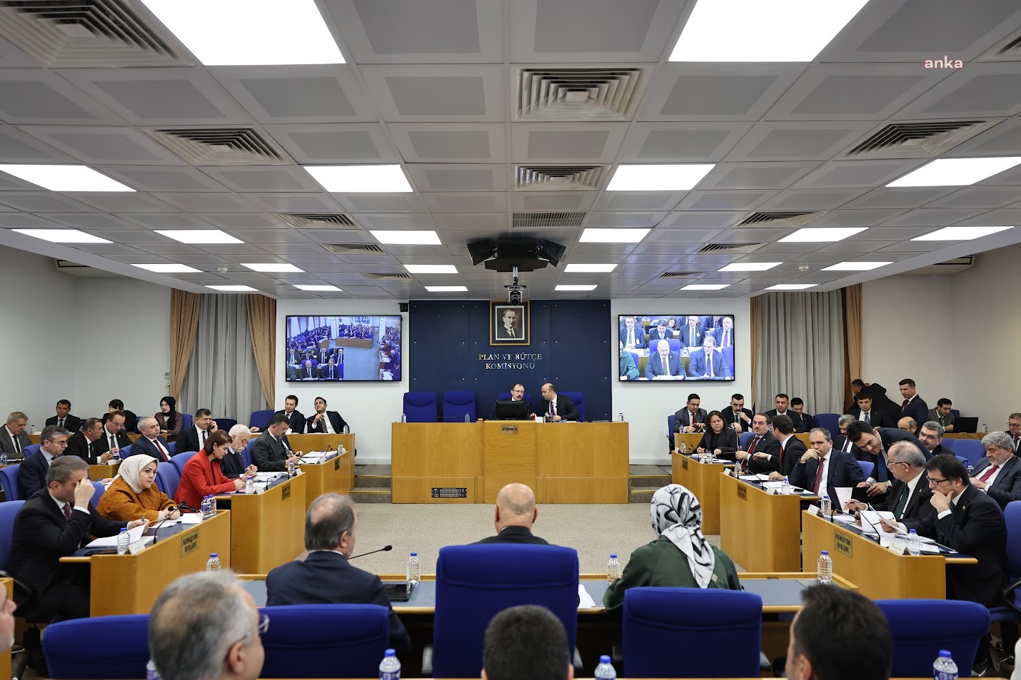 TBMM PLAN BÜTÇE KOMİSYONU'NDA "İŞSİZLİK FONU PATRONLARA PEŞKEŞ ÇEKİLDİ" SÖZLERİ SENDİKA TEMSİLCİSİNİN TEPKİSİNİ ÇEKTİ