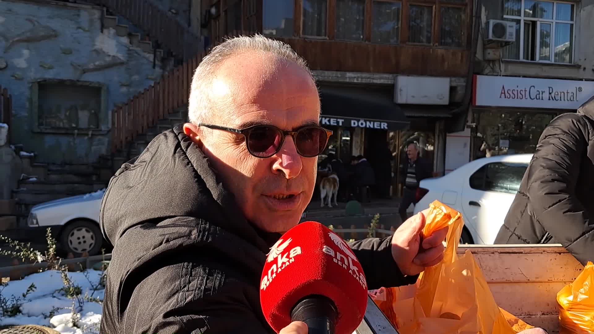 ARTVİNLİ PAZARCI: "İŞLER İYİ DEĞİL AMA NE YAPABİLİRİZ MECBURİYETTEN GELİYORUZ"