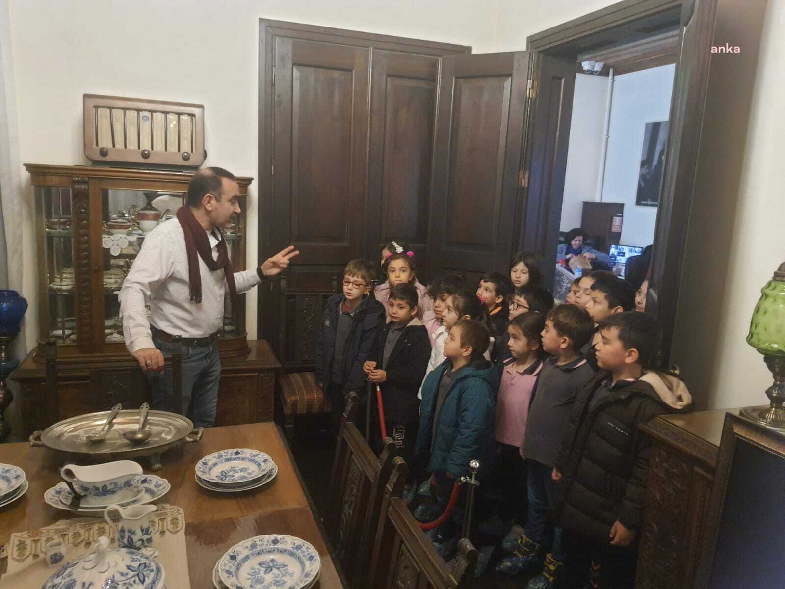 EDREMİT BELEDİYESİ, ÖĞRENCİLERİ KÜLTÜR VE TARİHLE BULUŞTURUYOR