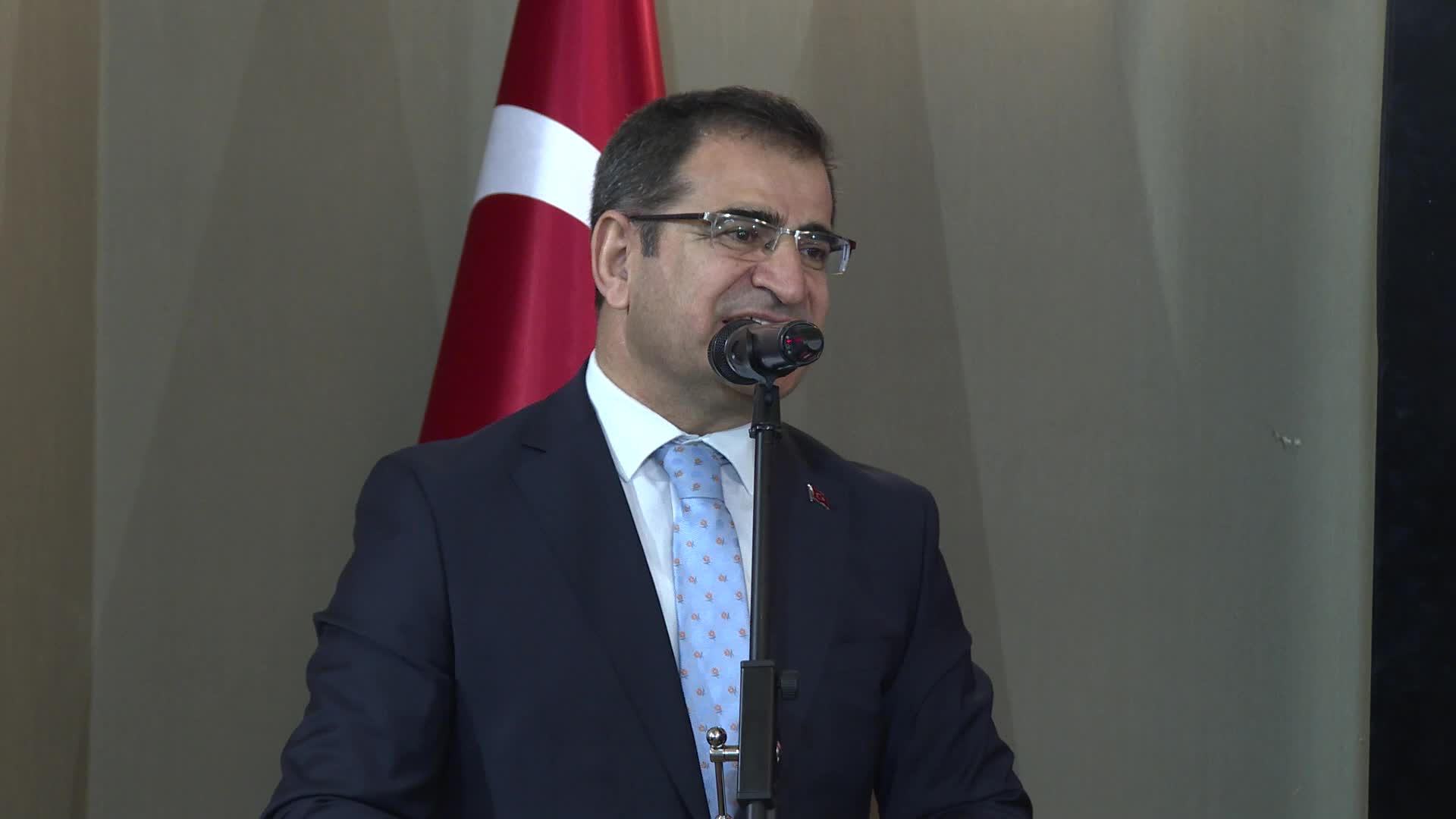 MANSUR YAVAŞ: “BENİM ÇILGIN PROJEM FALAN YOK. EN BÜYÜK PROJEM İNSANLARI YENİDEN ÜRETMEYE TEŞVİK ETMEK”