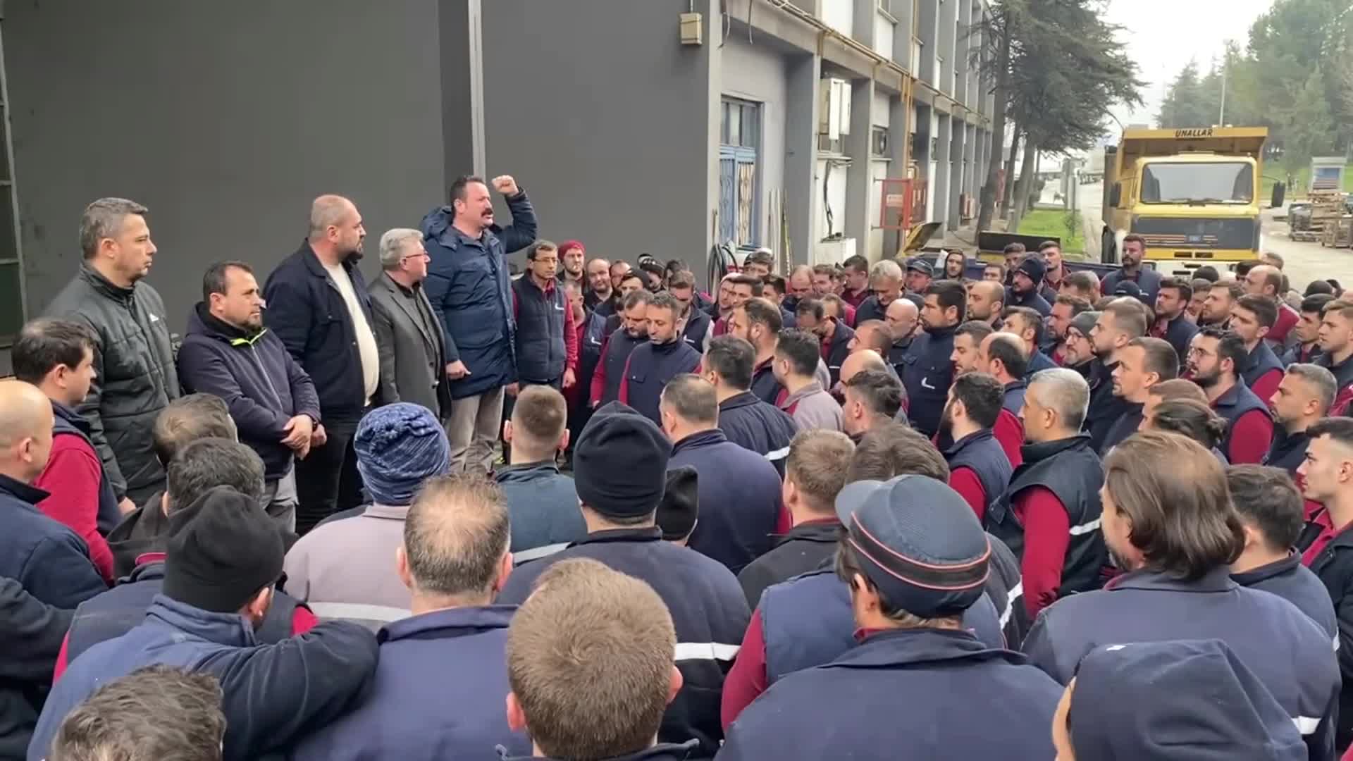 BİLECİK’TE BİRLEŞİK METAL İŞ SENDİKASI'NA ÜYE İŞÇİLER, MESS İLE İMZALANAN TOPLU İŞ SÖZLEŞMESİNİ COŞKUYLA KARŞILADI