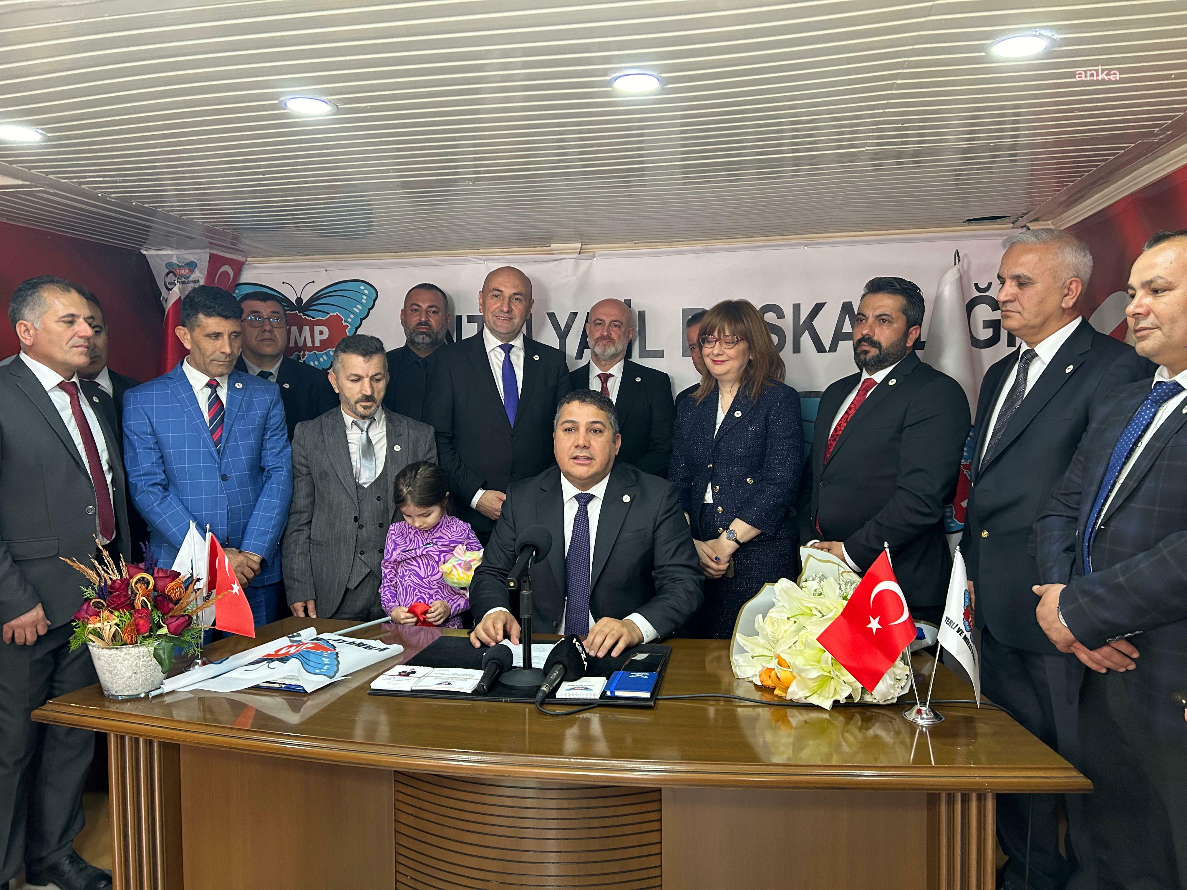 TEOMAN MUTLU: “YENİ İŞE GİREN MEMURUN MAAŞI 32 BİN LİRA O ZAMAN EMEKLİNİN MAAŞI DA EN AZ BU KADAR OLMALI. MIRIN KIRIN ETMEYİN. İTİBARINIZDAN TASARRUF EDİN”