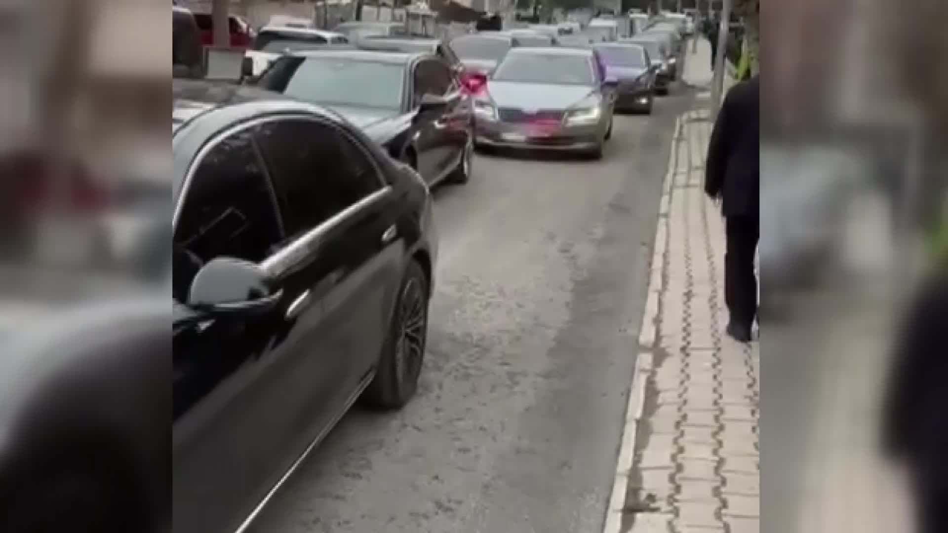TURGUT ALTINOK'UN POLATLI'DAKİ SEÇİM ÇALIŞMALARINDA ÇAKARLI, SİRENLİ SİVİL ARAÇLAR DİKKAT ÇEKTİ
