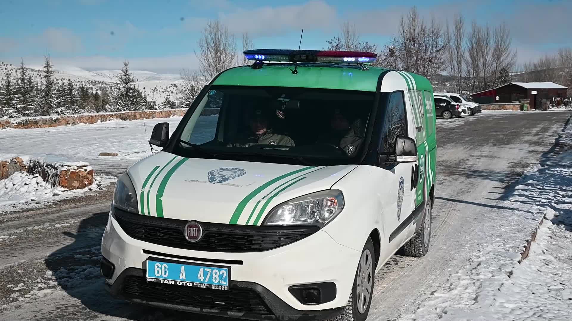 YOZGAT İL EMNİYET'İN 'HAYDİ' EKİPLERİ YABAN HAYVANLARI İÇİN DOĞAYA YİYECEK BIRAKTI