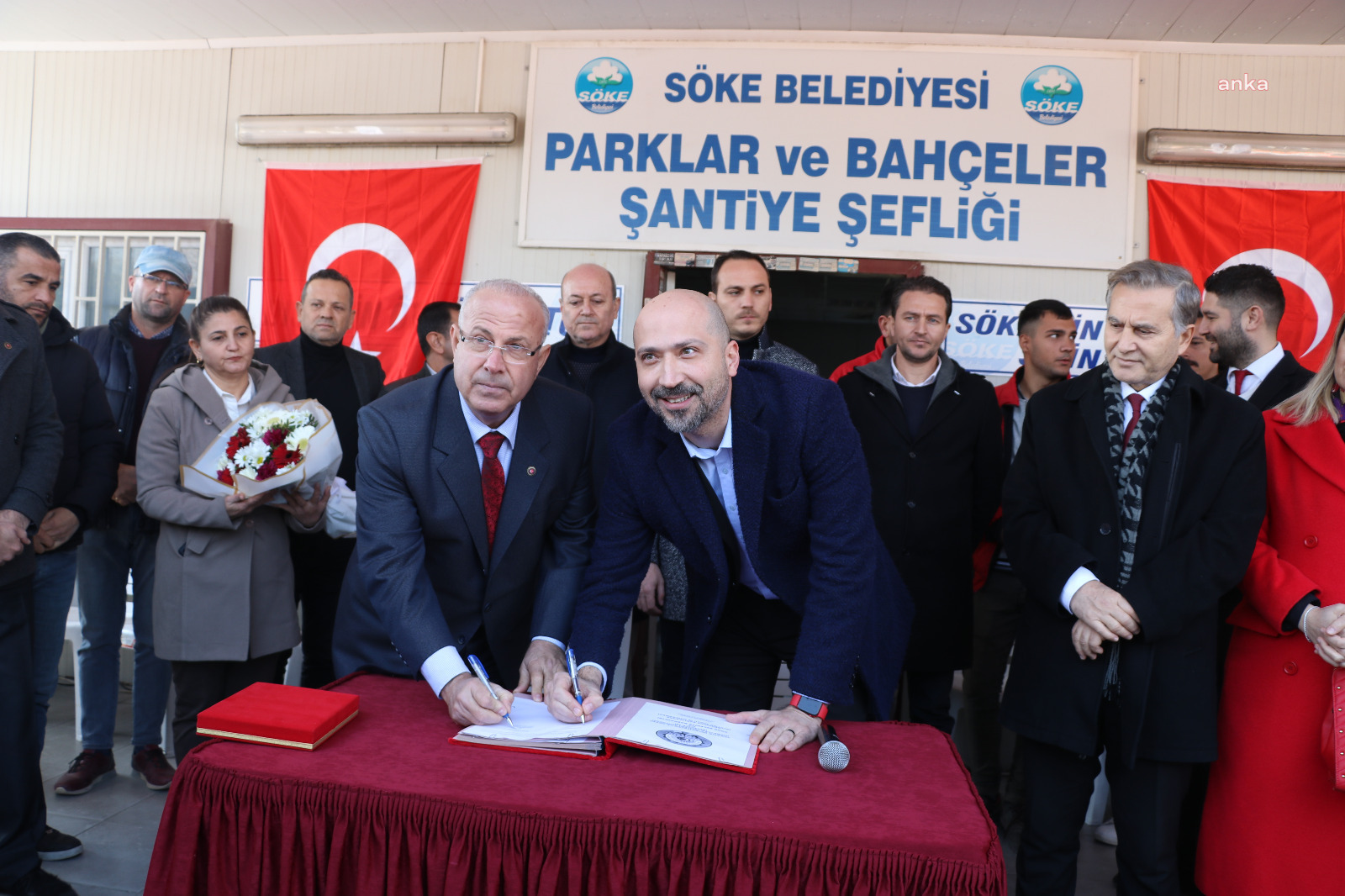 SÖKE BELEDİYESİ İŞÇİLERİNDEN BAŞKAN ARIKAN’A DAVUL ZURNALI KARŞILAMA