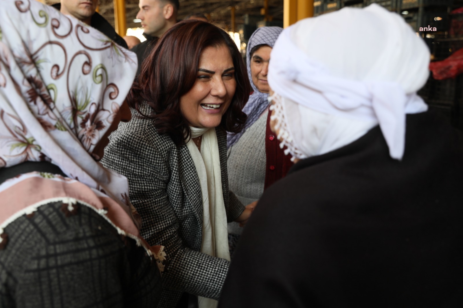 ÖZLEM ÇERÇİOĞLU, SÖKE’DE VATANDAŞLARLA BULUŞTU
