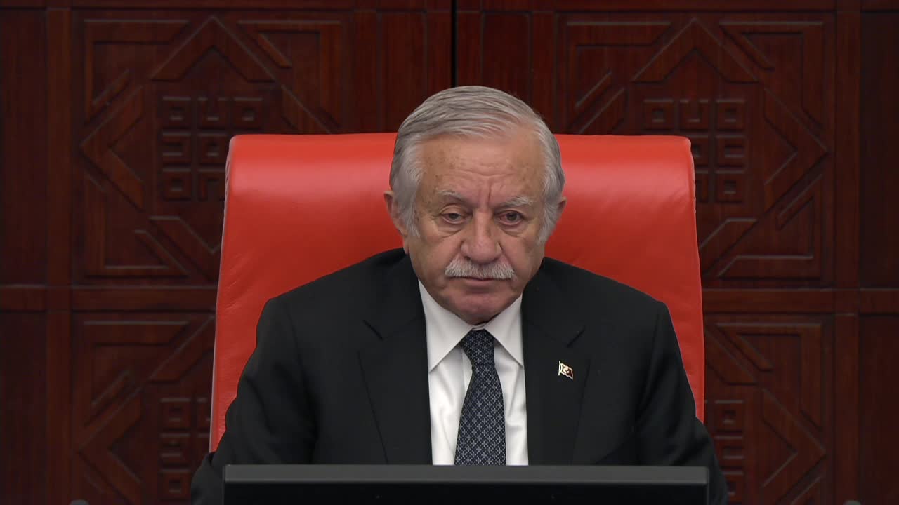 GÜLCAN KIŞ: SIRÇA KÖŞKLERİNDE SİYASET YAPANLAR, KİRALARINI ÖDEYEMEDİĞİ İÇİN DEVLETİN HUZUREVLERİNE REKOR BAŞVURU YAPAN EMEKLİLERİMİZDEN ACABA HABERDARLAR MI?