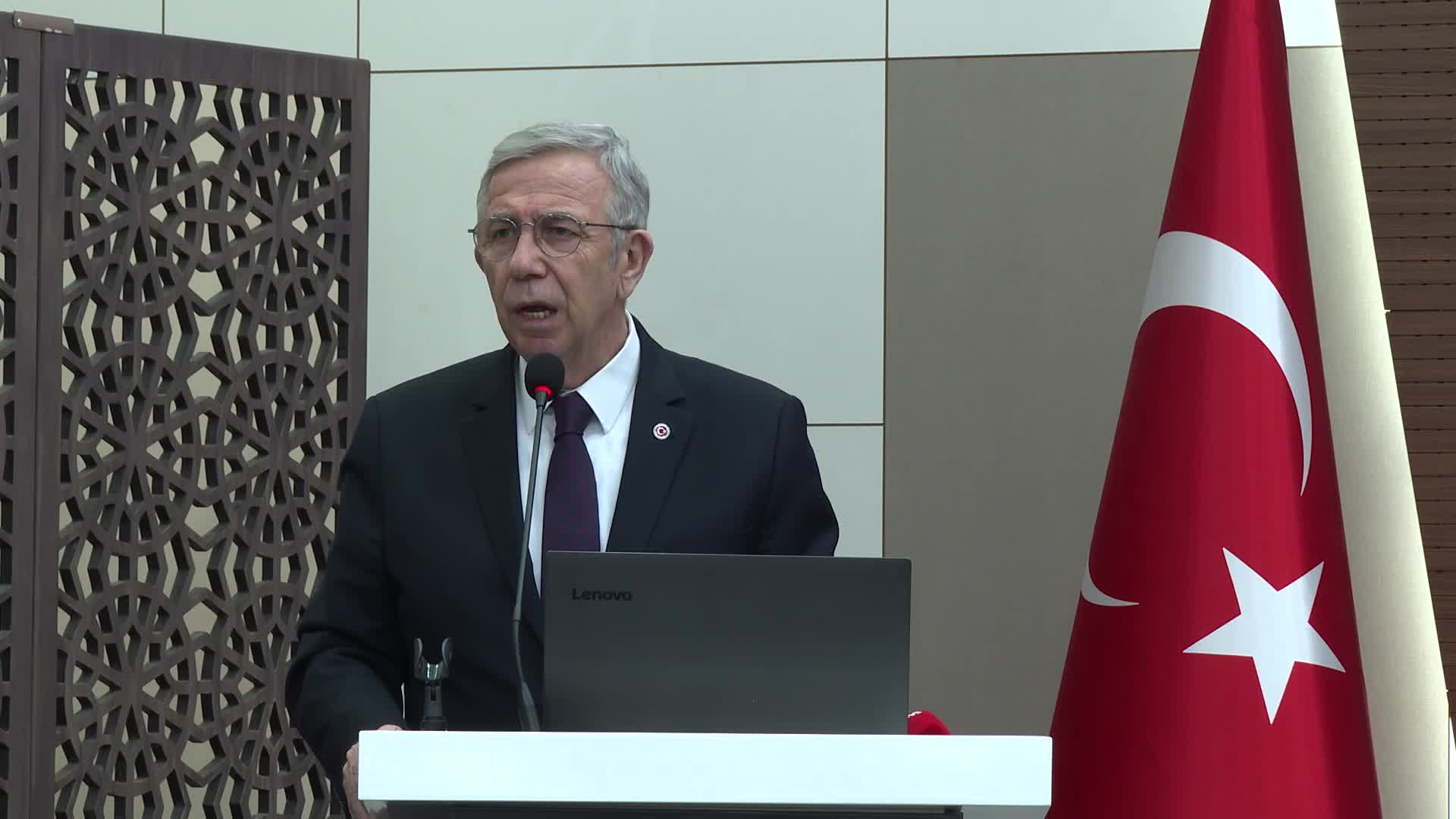 MANSUR YAVAŞ, OSTİM’DE SANAYİCİLERLE BULUŞTU: "BİRİ BAŞINI ÇEVİRİP 'KİMSE YOK MU' DEDİĞİ ZAMAN ANKARA BÜYÜKŞEHİR BELEDİYESİ ONUN YANINDADIR"