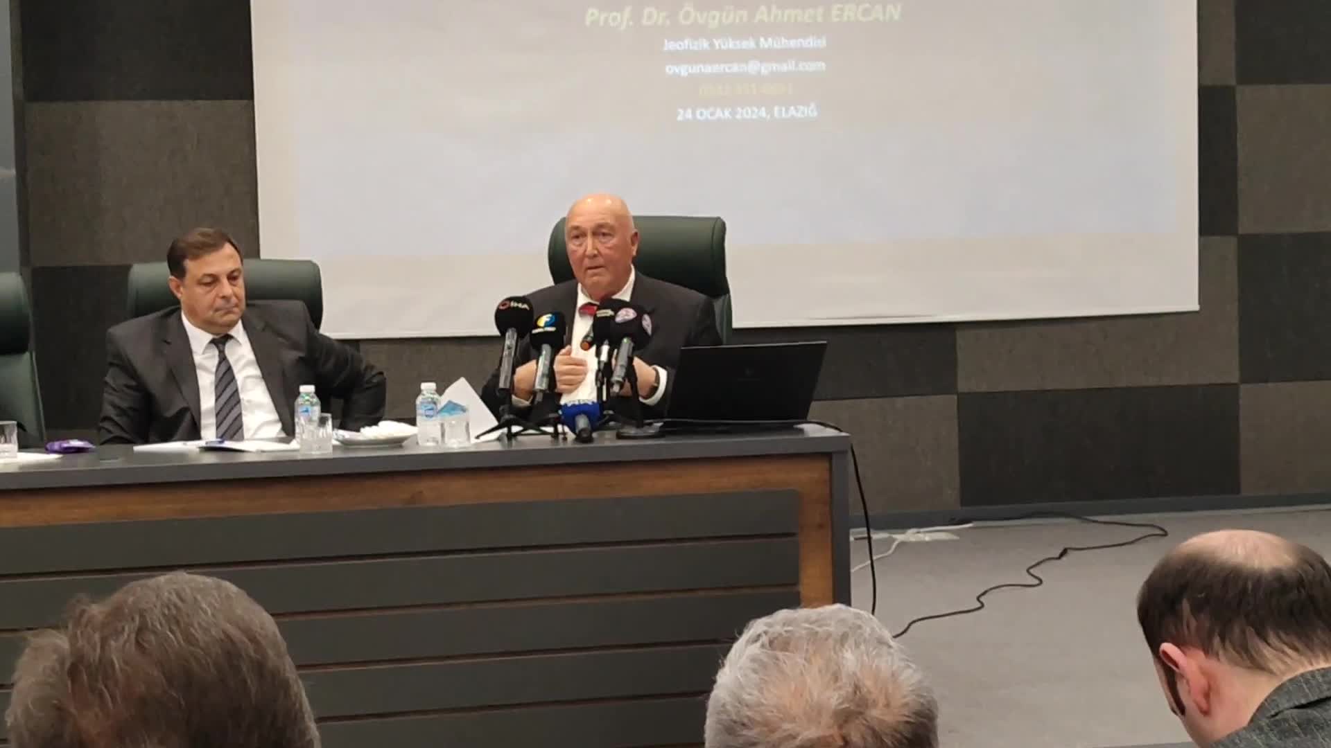 DEPREM BİLİMCİ PROF. DR. ÖVGÜN AHMET ERCAN: "EĞER GEVŞEK VE SULAK YERDE İSENİZ YÜZDE 60 OLASILIKLA DEPREMLERDEN EVİNİZ ÇOK FAZLA ZARAR GÖRECEK DEMEKTİR"