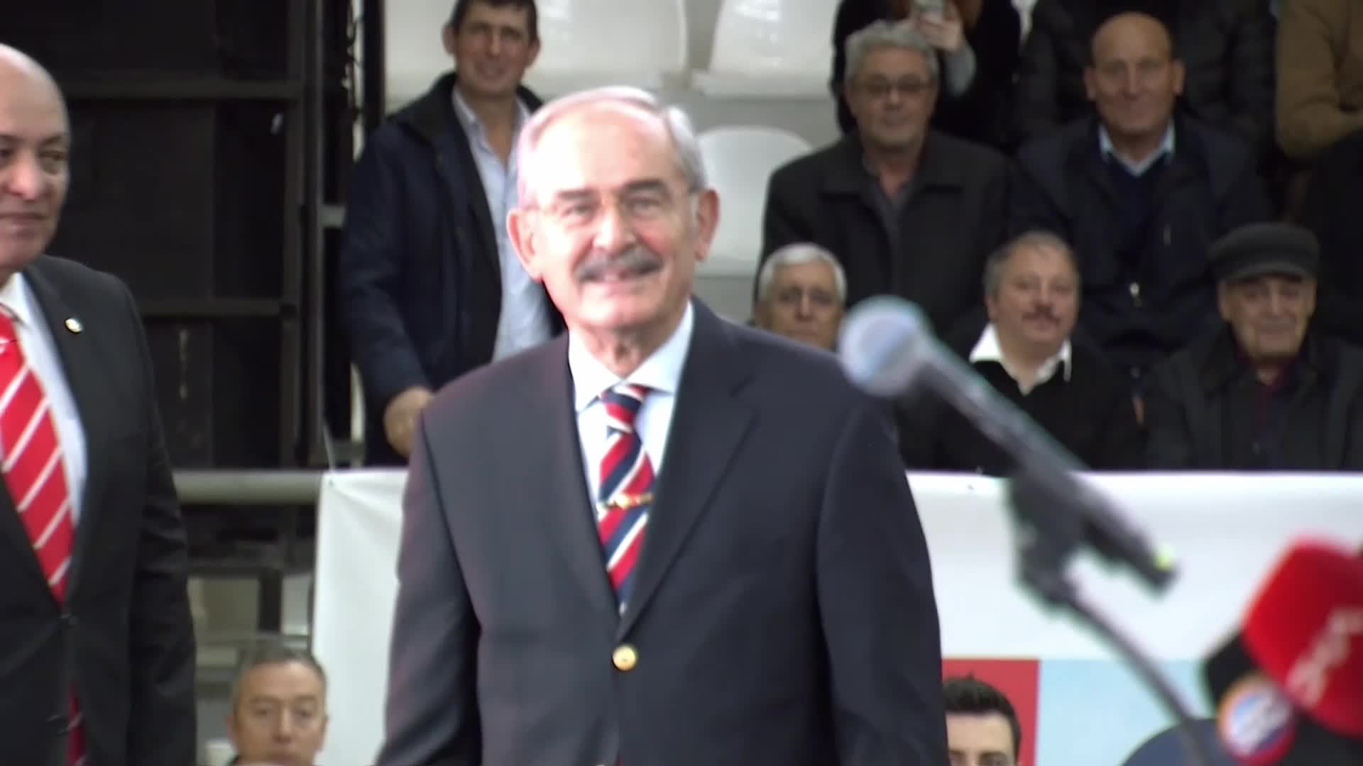CHP ESKİŞEHİR ADAY TANITIM TOPLANTISI… YILMAZ BÜYÜKERŞEN: “İÇİM RAHAT, VİCDANIM RAHAT VE GÖZÜM ARKADA KALMAYARAK; GÖREVİMİ VE SEVGİLİ ŞEHRİMİ ÇOK GÜVENDİĞİM İNSANLARA DEVREDİYORUM”