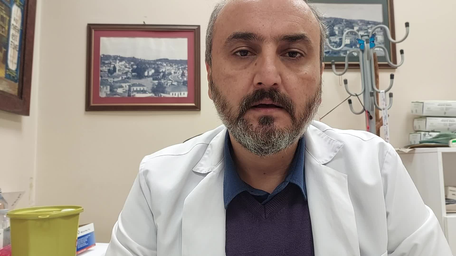 TTB AHEK BAŞKANI DR. EMRAH KIRIMLI: “ÜST SOLUNUM YOLU ENFEKSİYONLARI NEDENİYLE ARALIK’TA 6 BİNE YAKIN FAZLADAN ÖLÜM OLDU. NİSAN, MAYIS AYLARINDA YENİDEN COVİD ATAĞI ÖNGÖRÜYORUZ”