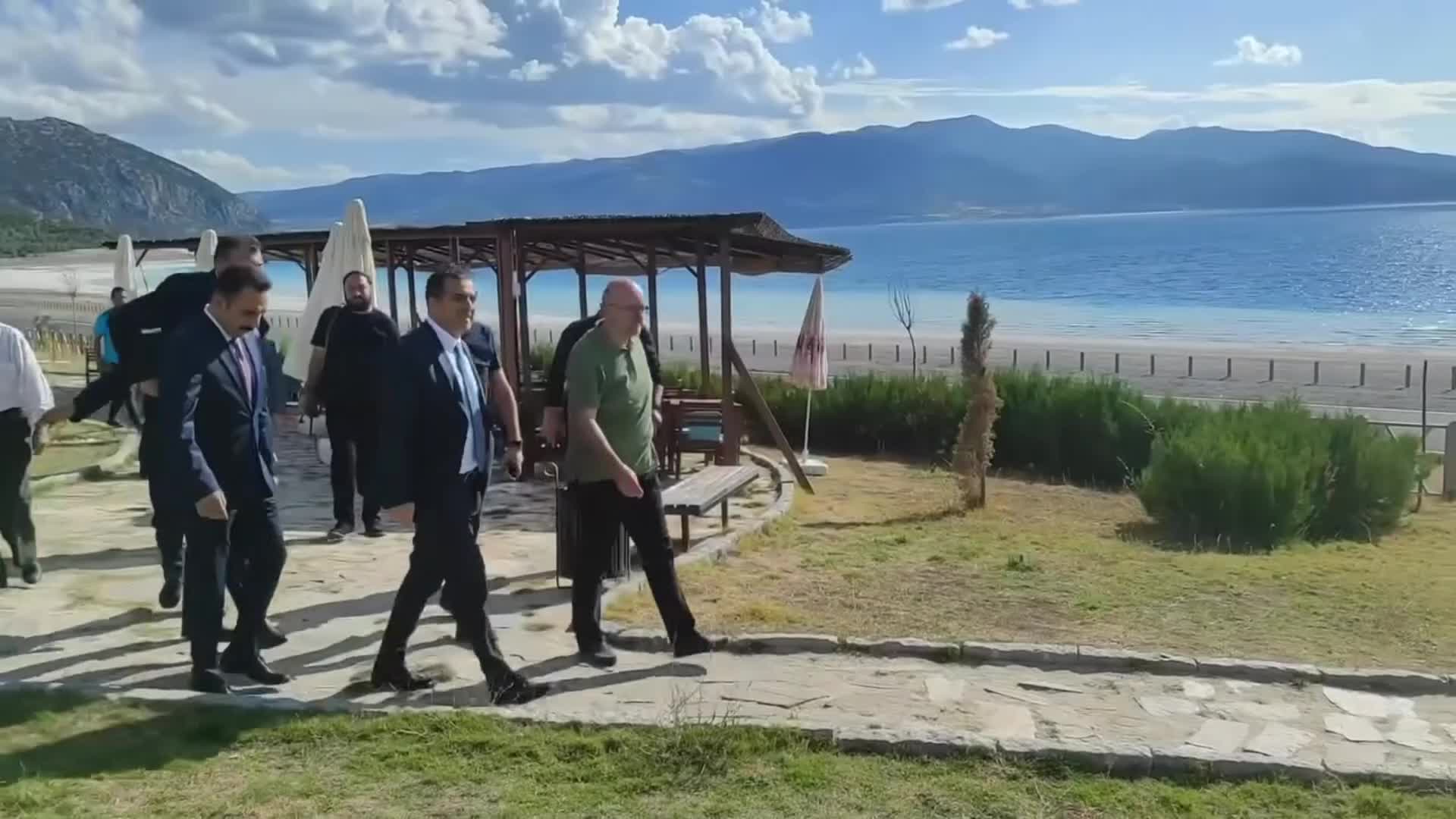 BURDUR VALİLİĞİ: “SALDA GÖLÜ ÇEVRESİNDE YENİ BİR YOL AÇILMASI SÖZ KONUSU OLMAYIP, YAPILAN ÇALIŞMA MEVCUT YOLUN İYİLEŞTİRİLMESİDİR"