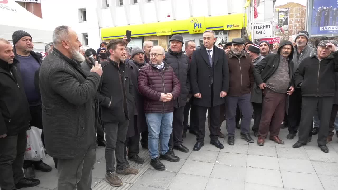 ÇORUM’DA EMEKLİLER DÜŞÜK MAAŞ ZAMMINI PROTESTO ETTİ
