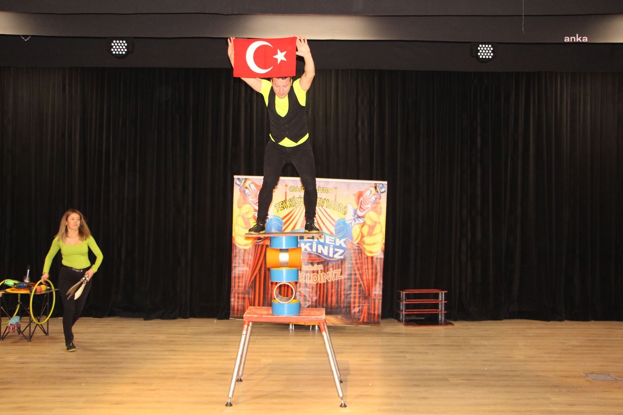 'YETENEK SİRKİNİZ CAMBAZ MİTHAT' ÇOCUKLARA UNUTULMAZ BİR GÜN YAŞATTI