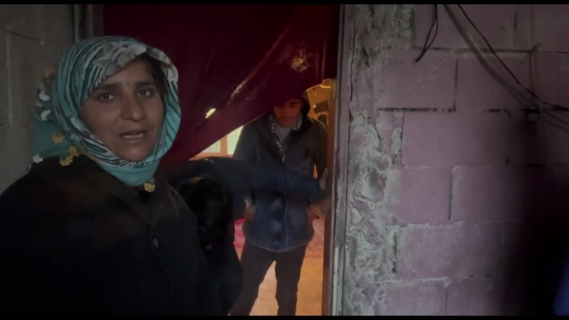 ASU KAYA’NIN DİNLEDİĞİ OSMANİYELİ ANNE: ÇOCUĞUMU DOYURMAK İÇİN ŞEKERLİ SU VERİYORUM. DOYMUYOR. İLACINI ALAMIYORUM. SOBAM YOK, TÜPÜM YOK