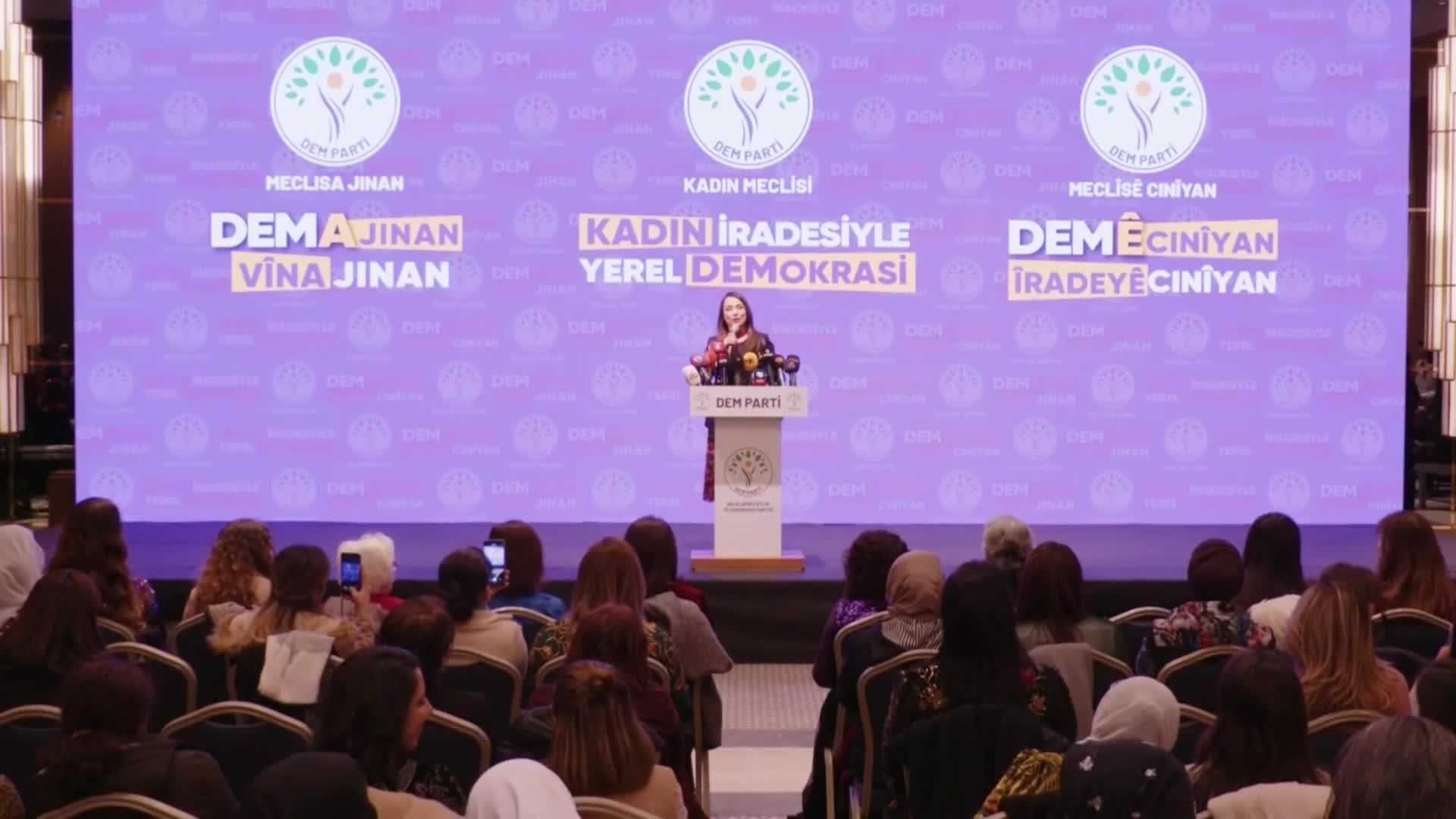 TÜLAY HATİMOĞULLARI: "BİR YANIMIZ SAVAŞ ÖTE YANIMIZ AKP VE MHP İTTİFAKININ ERKEK EGEMEN SİSTEMİN EN KOYU SÖMÜRÜ VE BASKISINI ÜZERİMİZDE UYGULADIĞI BİR DÖNEM"