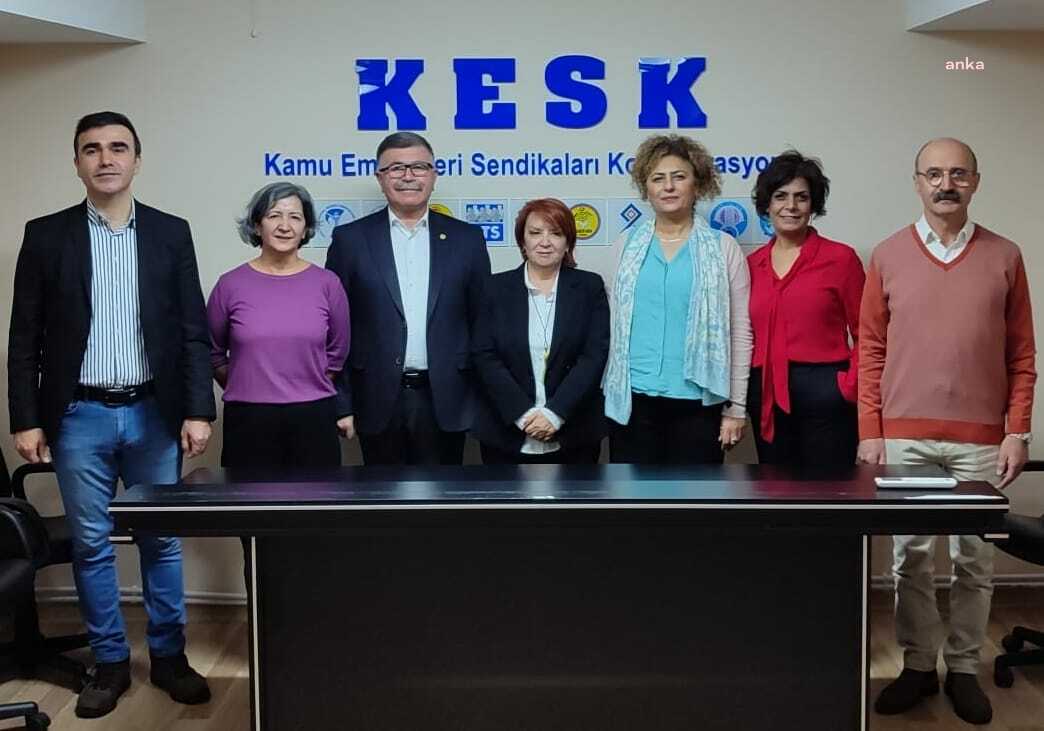 KESK’İN YENİ EŞ GENEL BAŞKANLARI AYFER KOÇAK VE AHMET KARAGÖZ OLDU