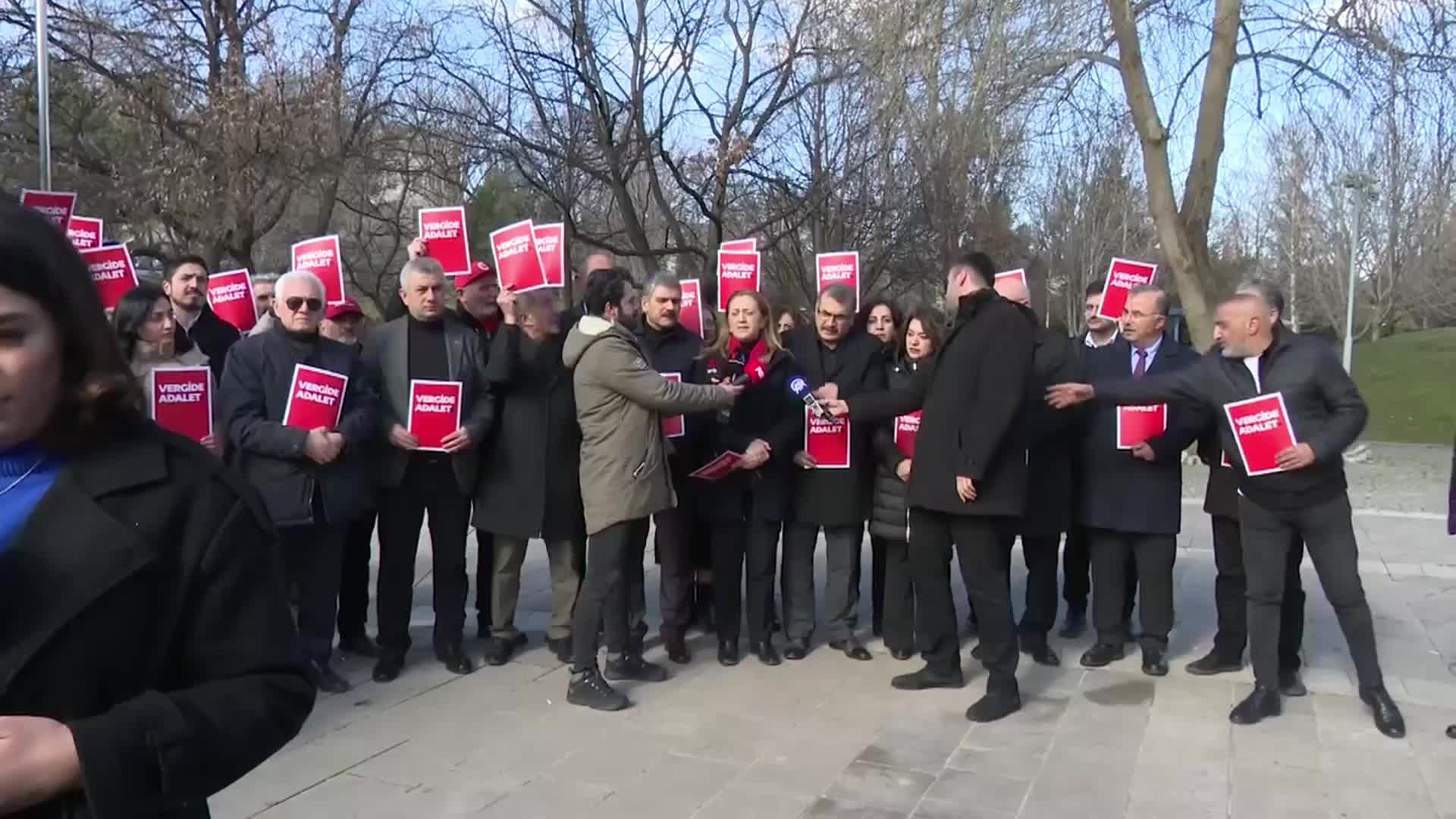 CHP, VERGİDE ADALET DÜZENLEMESİNİ BUGÜN TBMM GÜNDEMİNE GETİRİYOR... ARZU ÇERKEZOĞLU: “ELLER, VERGİDE ADALET İÇİN KALKSIN”