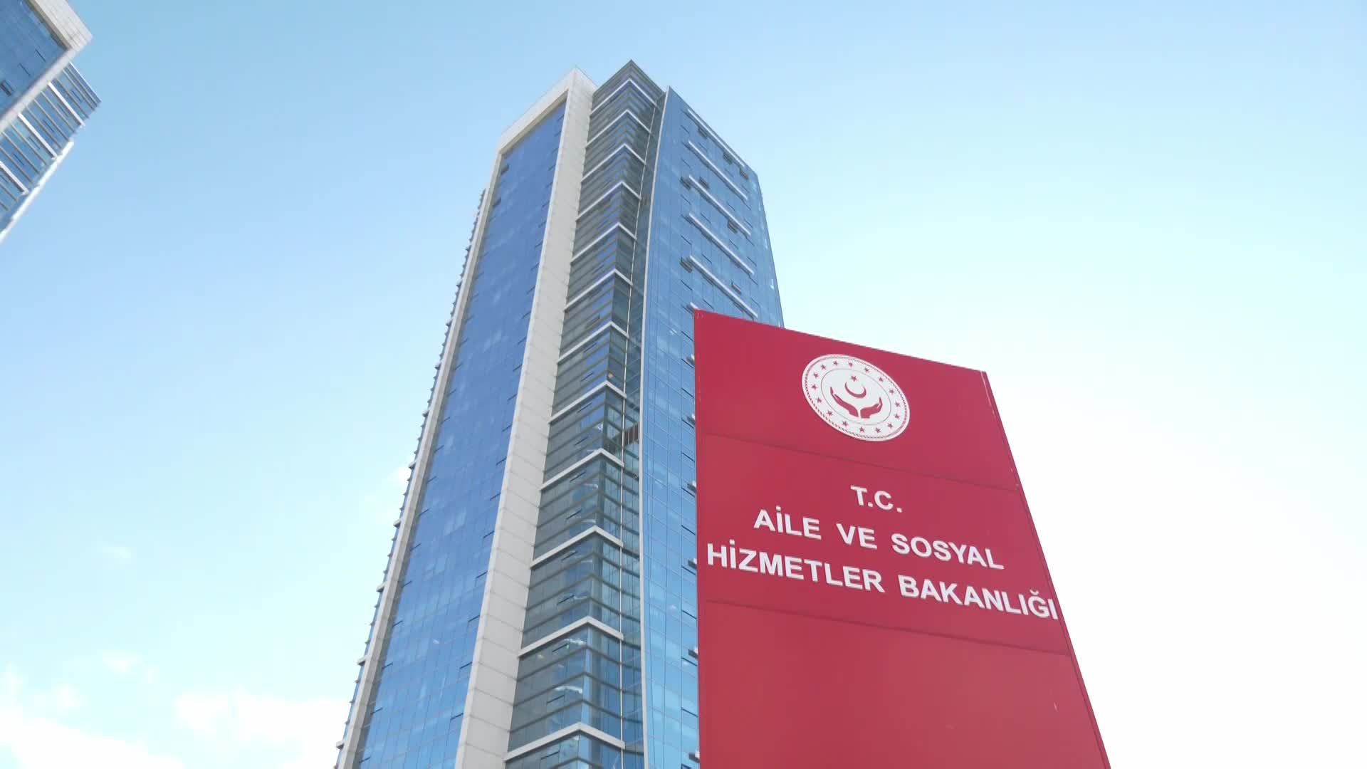 ER GAZİLER VE ŞEHİT ER YAKINLARI AİLE VE SOSYAL POLİTİKALAR BAKANLIĞI ÖNÜNDE: “ER ŞEHİT VE ER GAZİYE EMSAL ÖZLÜK HAKLARI VERİLSİN”