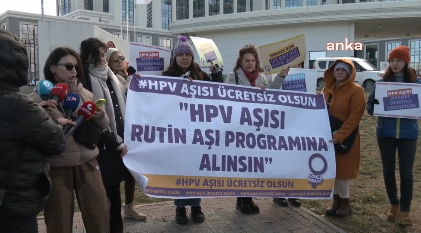 KADINLAR BURADA GRUBU, HPV AŞISININ ÜCRETSİZ OLMASI TALEBİYLE SAĞLIK BAKANLIĞI’NA DİLEKÇE VERDİ: “NEREDEYSE ASGARİ ÜCRETLE YARIŞIR BİR HPV AŞISI FİYATI VAR“