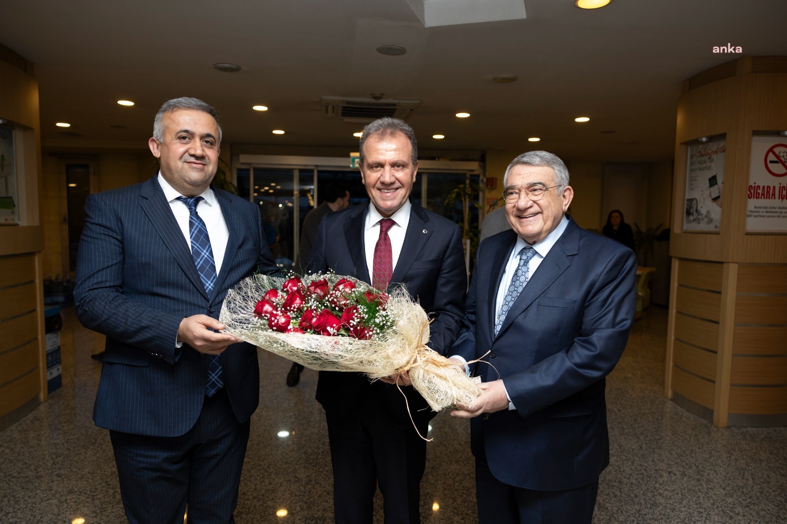 MERSİN TİCARET BORSASI’NIN MECLİS TOPLANTISINA KATILAN VAHAP SEÇER: “BEN TÜCCAR DEĞİLİM, KAR ELDE ETMEYİ DÜŞÜNMEM. BU SOSYAL BELEDİYECİLİKTİR”