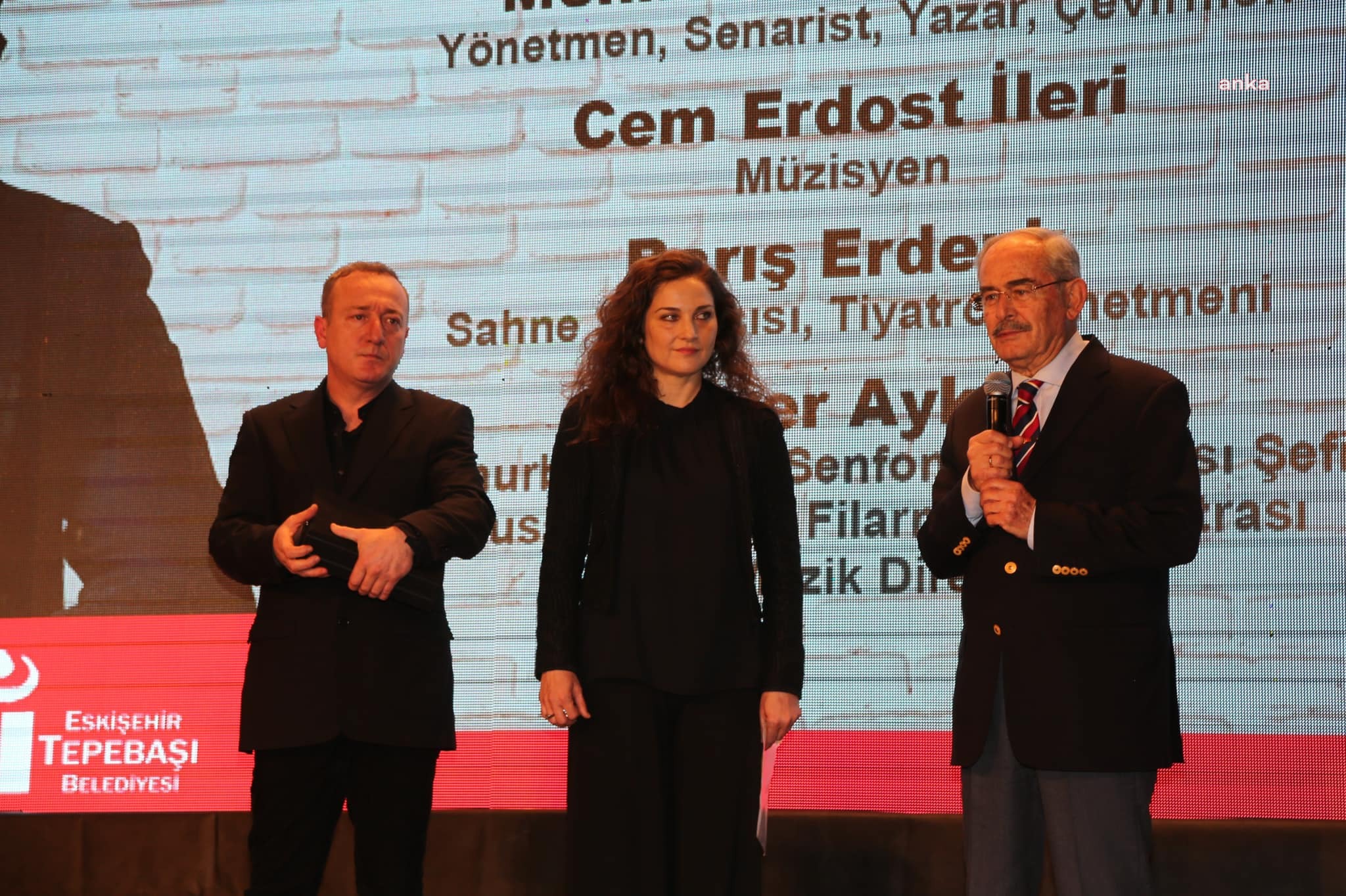 ESKİŞEHİR BÜYÜKŞEHİR BELEDİYESİ’NİN SANATÇILARI ÖDÜLE LAYIK GÖRÜLDÜ