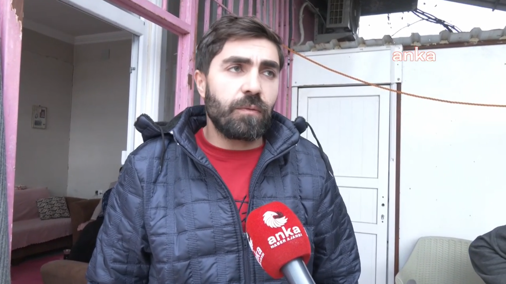 ANKA HABER AJANSI, DEPREM BÖLGESİNDE… KONTEYNERDE ÇIKAN YANGINDA İKİ ÇOCUĞUNU KAYBEDEN ABDULLAH HÜZMELİ: “BÖYLE BİR ŞEY OLDUĞUNU BİLSEYDİM BEN AİLEMİ ORADA BARINDIRMAZDIM”