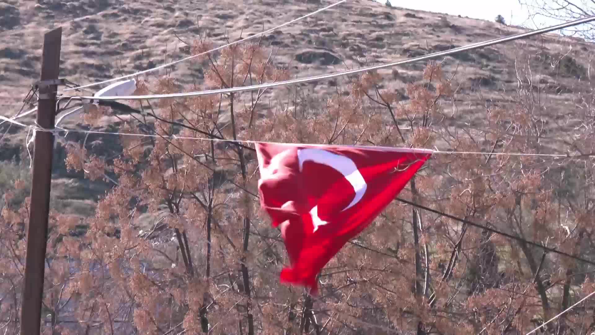 ANKA HABER AJANSI, DEPREM BÖLGESİNDE... 6 ŞUBAT DEPREMLERİNİN 1. YILINDA KAHRAMANMARAŞ: “ÇOCUĞUMA BİR GOCUK DAHİ ALAMADIM HALA... 1 YILDA HAZIRLAYACAĞIZ DEDİLER, HANİ BEKLİYORUZ”