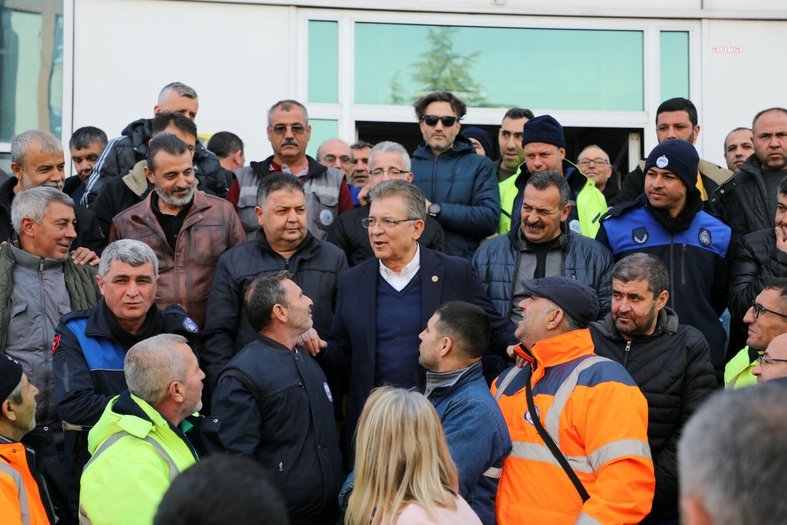 EDREMİT BELEDİYESİ EMEKÇİLERİNE ZAM MÜJDESİ