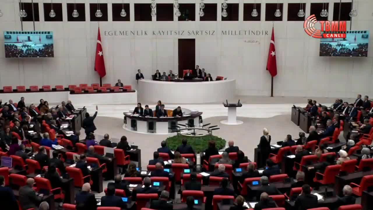 CAN ATALAY VE ERKAN BAŞ, AYM’DEN ATALAY’IN VEKİLLİĞİNİN DÜŞÜRÜLMESİNİN “YOK HÜKMÜNDE” OLDUĞUNUN TESPİT EDİLMESİNİ İSTEDİ: “KESİN HÜKÜM DEĞİL, YARGITAY’IN AYM KARARINA UYMAMA KARARI OKUNDU”