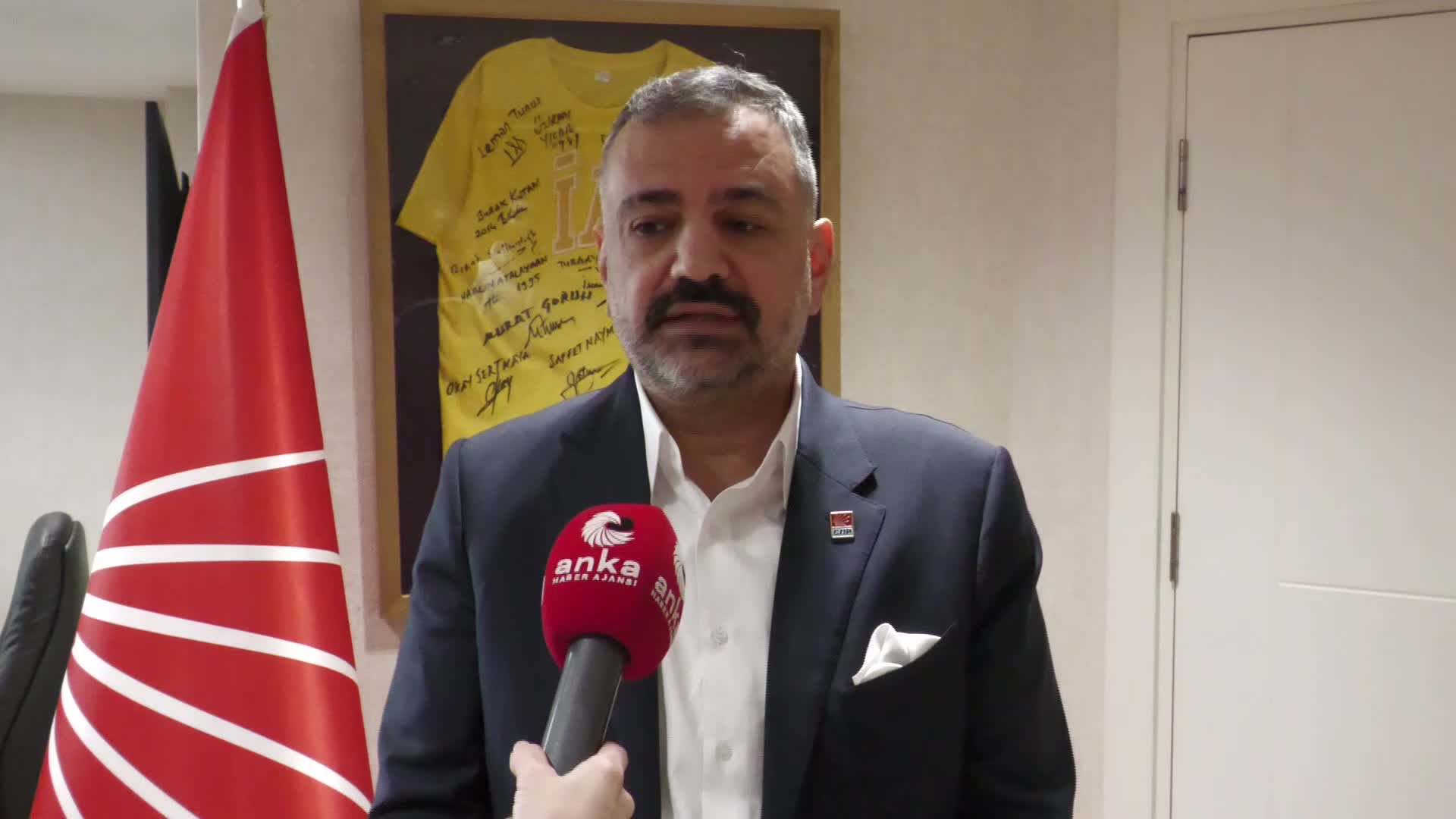 CHP İZMİR İL BAŞKANI ASLANOĞLU: "CHP'NİN BAŞARILI OLMASI İÇİN TÜM ÇABAYI GÖSTERMEMİZ LAZIM. PARTİMİZİN BİR TEK ÜYESİNİ DIŞARIDA BIRAKMADAN BU MÜCADELEYİ SÜRDÜRECEĞİZ"