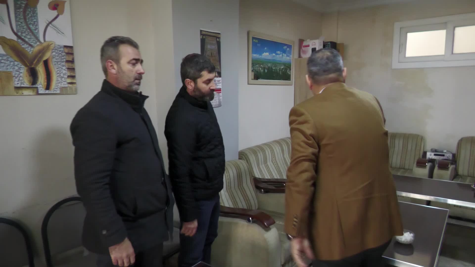 CHP İZMİR İL BAŞKANI ŞENOL ASLANOĞLU'NDAN TAKSİ ŞOFÖRÜ OĞUZ ERGE'NİN AİLESİNE TAZİYE ZİYARETİ: "BU İNSANLIĞA KARŞI İŞLENMİŞ BİR SUÇTUR"