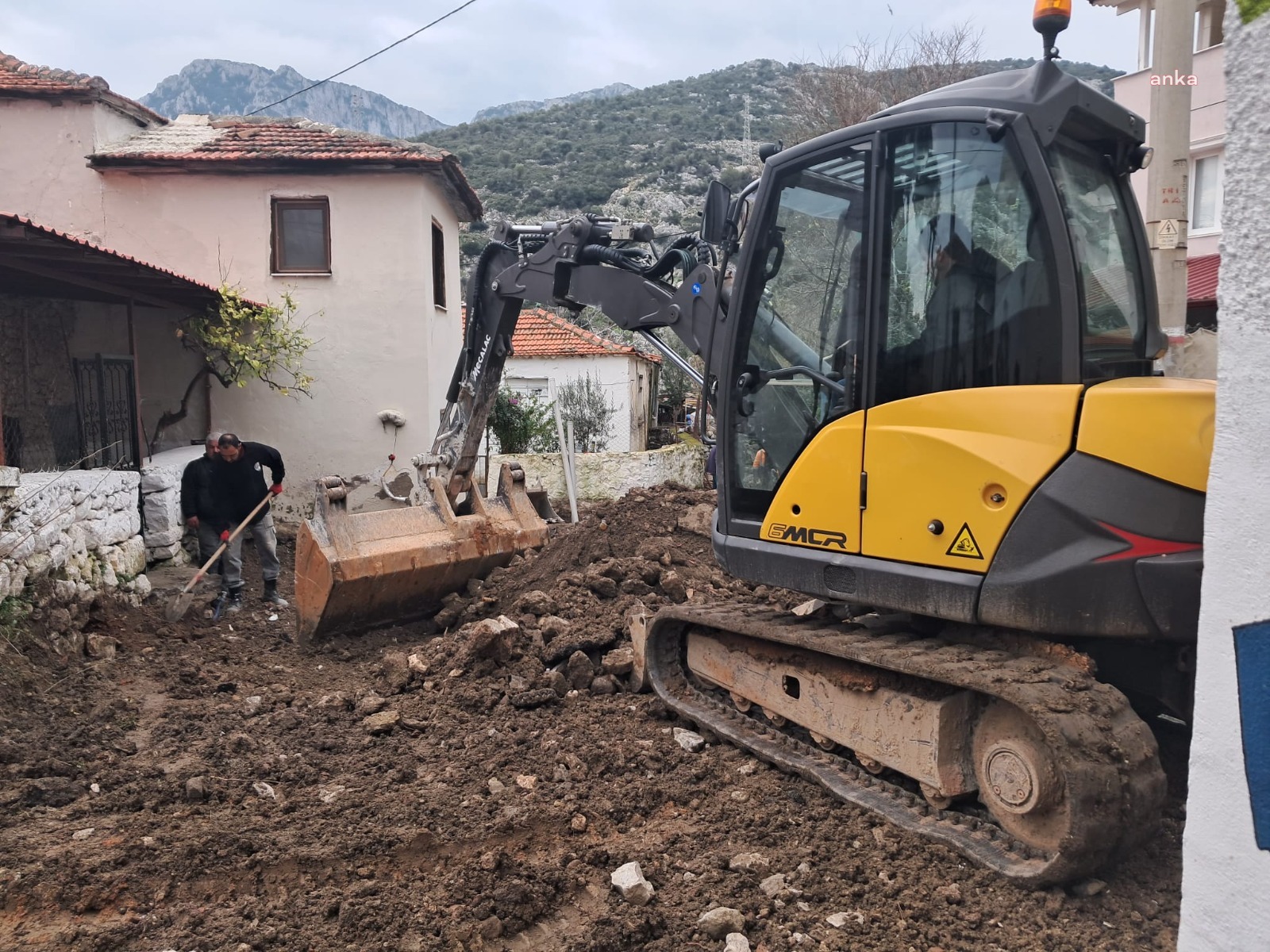 KARABURUN CUMHURİYET CADDESİ ATIK SU HATTINA KAVUŞTU