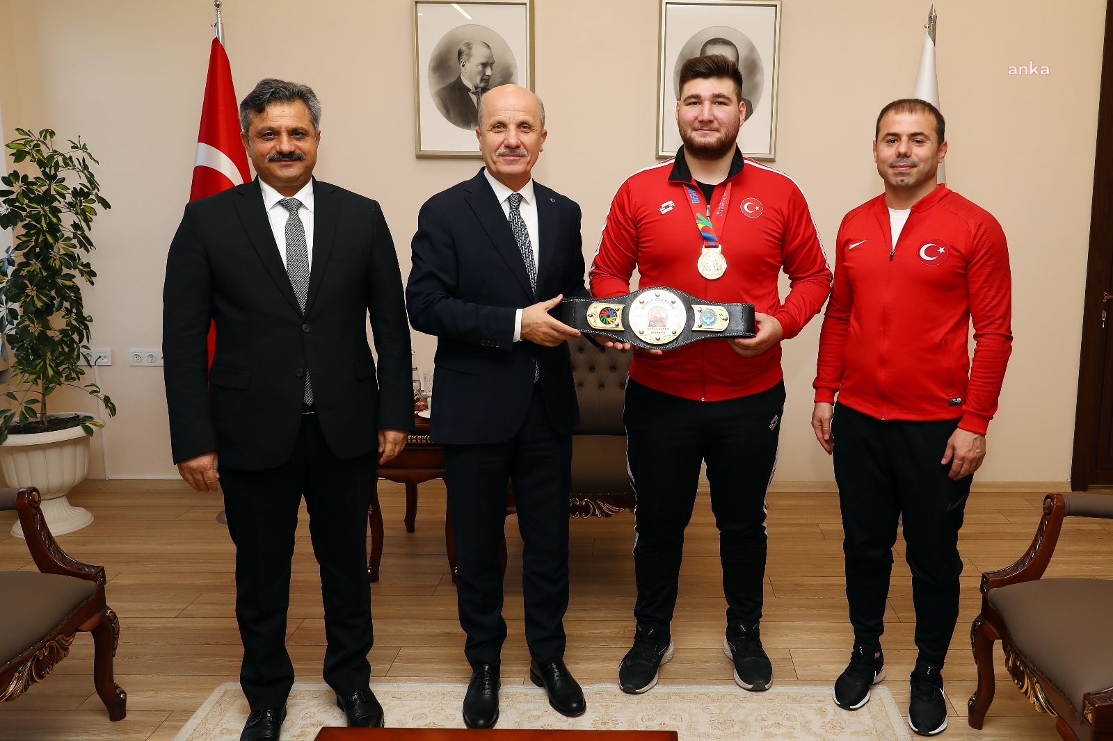 YÖK, VAKIF ÜNİVERSİTELERİNDEKİ YÜZDE 100 BURSLU MİLLİ SPORCU KONTENJANINI ARTIRACAK