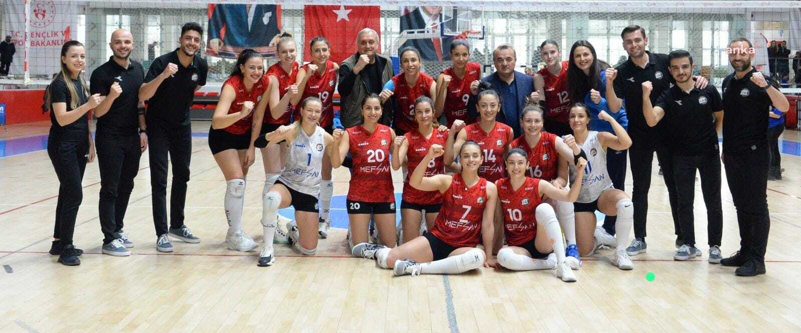 BOZÜYÜK BELEDİYESİ KADIN VOLEYBOL TAKIMI 1. LİG YOLUNDA