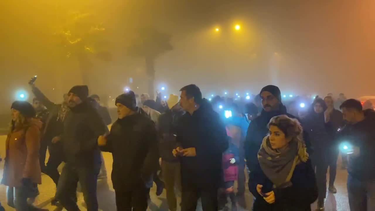 TÜRKİYE İŞÇİ PARTİSİ, 6 ŞUBAT DEPREMLERİNDE YAŞAMINI YİTİREN YURTTAŞLAR İÇİN HATAY DEFNE’DE YÜRÜDÜ