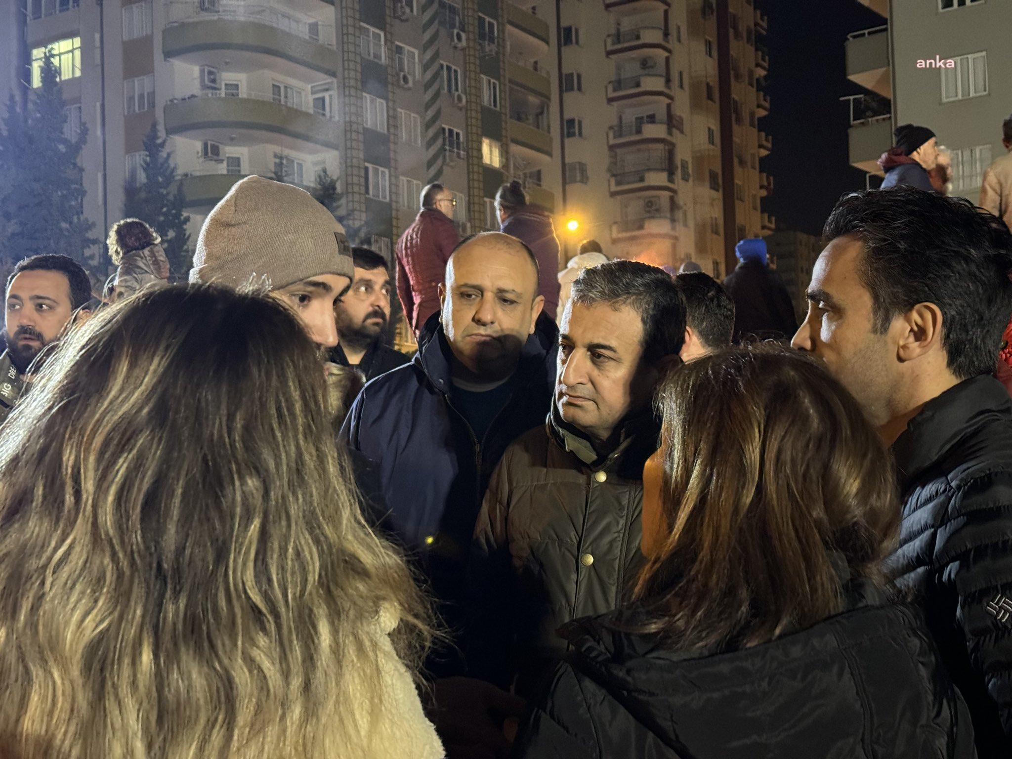 DEPREM DAYANIŞMASI DERNEĞİ, 6 ŞUBAT DEPREMLERİNİN YILDÖNÜMÜNDE ADANA’DA ANMA ETKİNLİĞİ DÜZENLEDİ. BURHANETTİN BULUT DA ANMAYA KATILDI