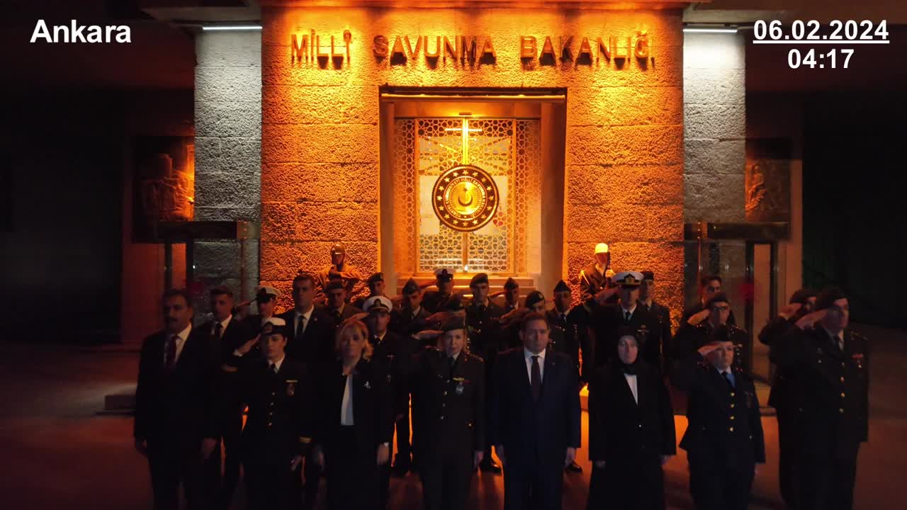 MSB'YE BAĞLI BİRLİKLER, 6 ŞUBAT DEPREMLERİNDE HAYATINI KAYBEDEN YURTTAŞLARI SAYGI DURUŞU İLE ANDI