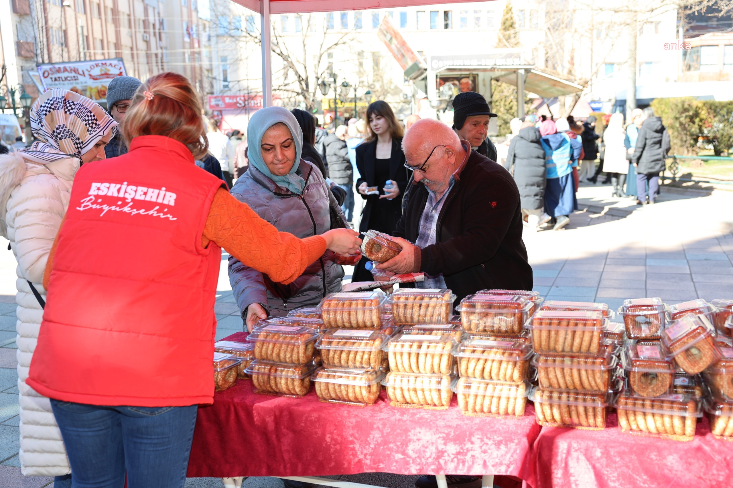 ESKİŞEHİR BÜYÜKŞEHİR BELEDİYESİ’NDEN KANDİL SİMİDİ İKRAMI