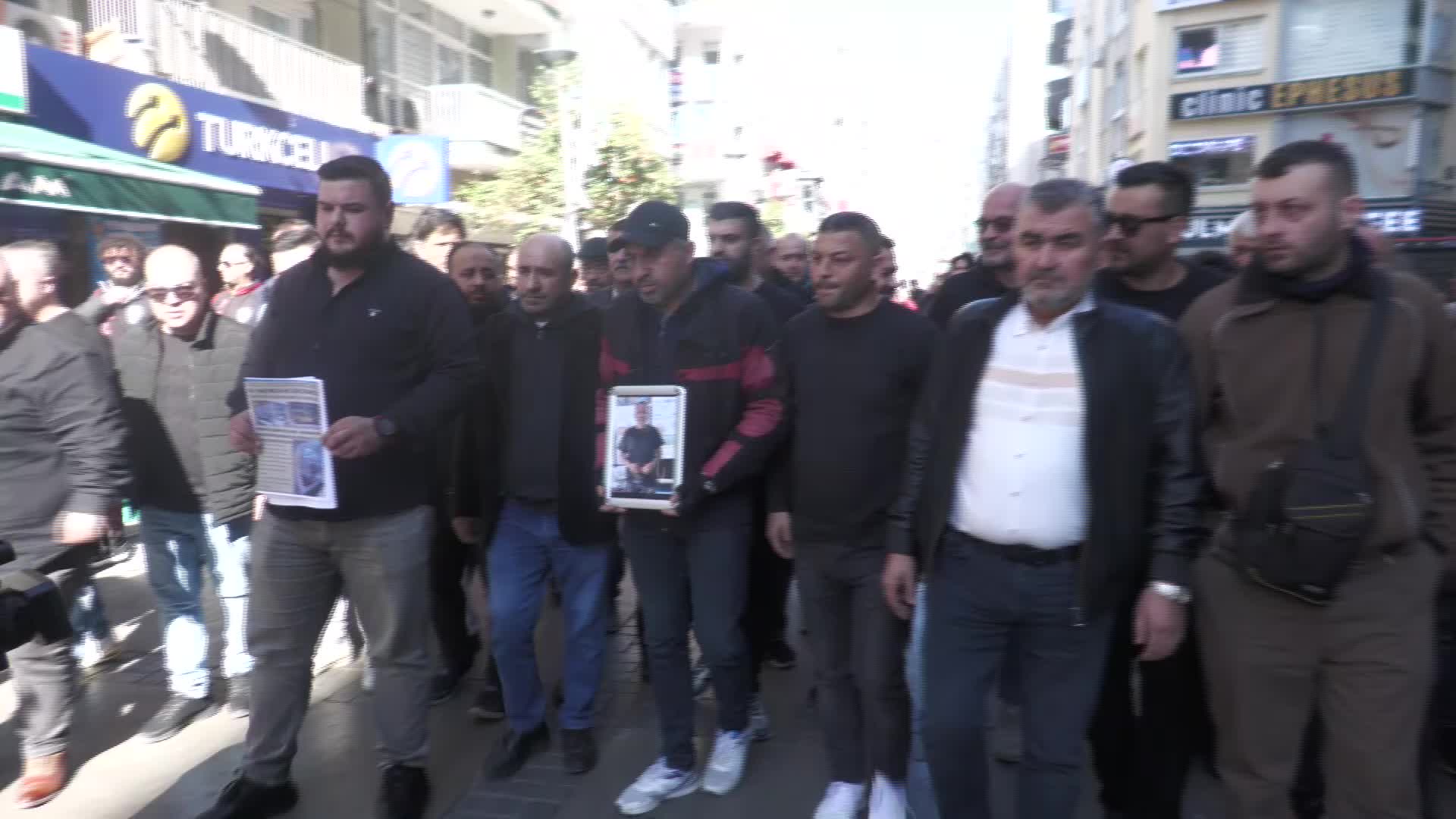 İZMİR'DE TAKSİCİLERDEN “KABİN” ÇAĞRISI: “ÖLMEKTEN KORKUYORUZ”