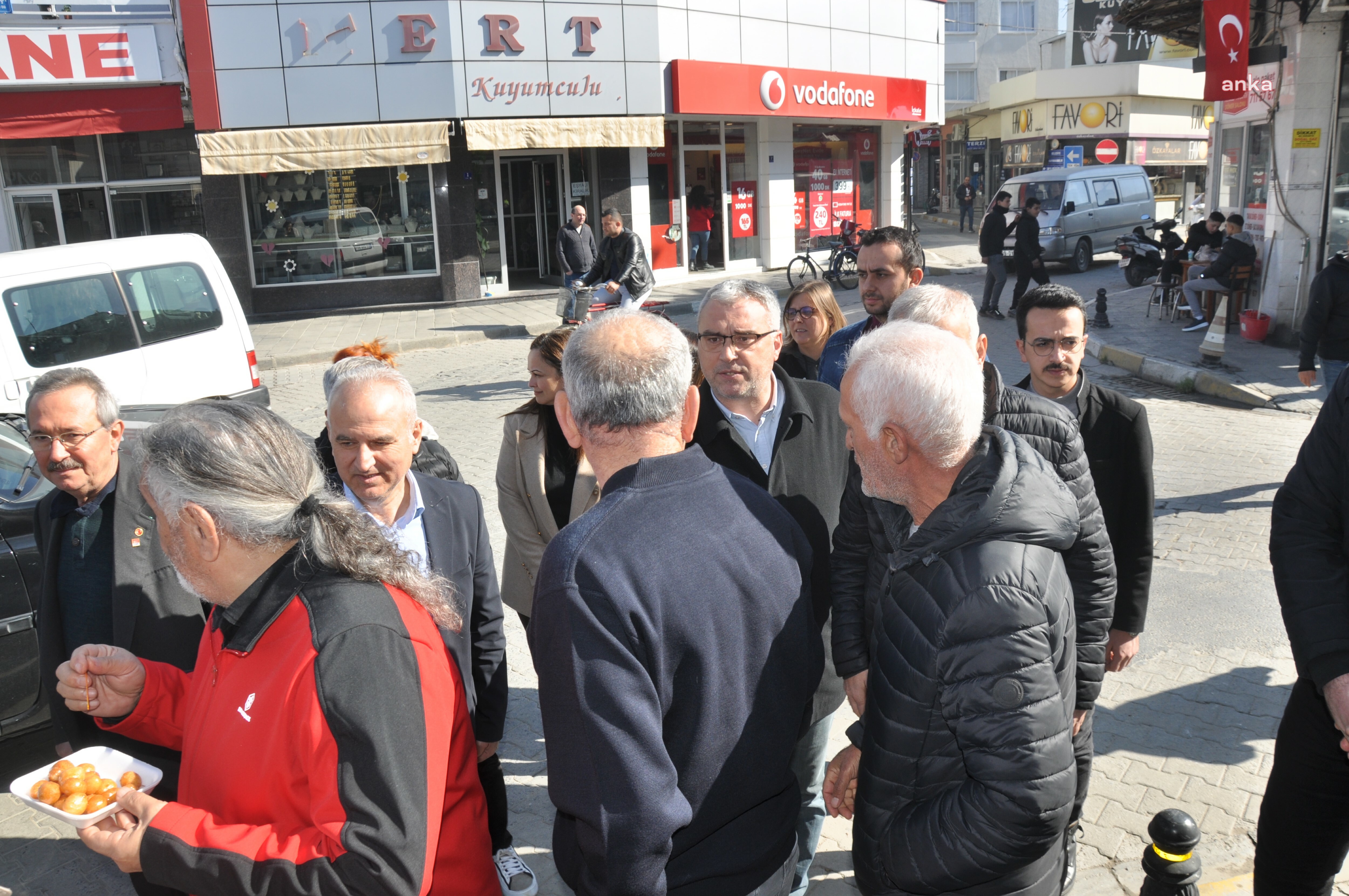 BAŞKAN KIVRAK, 6 ŞUBAT DEPREMLERİNDE HAYATINI KAYBEDEN ÇİNELİ ÖĞRETMEN EFE ÇAĞLAR KARAGÖZ’Ü UNUTMADI