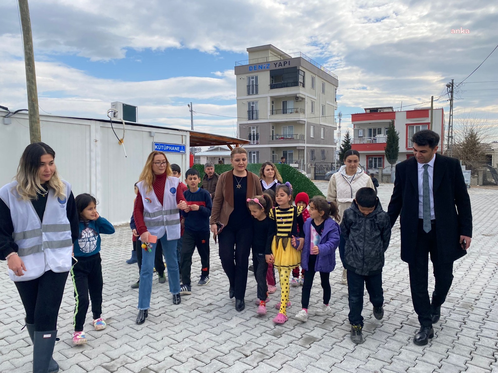 İZMİT BELEDİYE BAŞKANI HÜRRİYET, 6 ŞUBAT DEPREMLERİNİN YIL DÖNÜMÜNDE ADIYAMANLI DEPREMZEDELERİ ZİYARET ETTİ