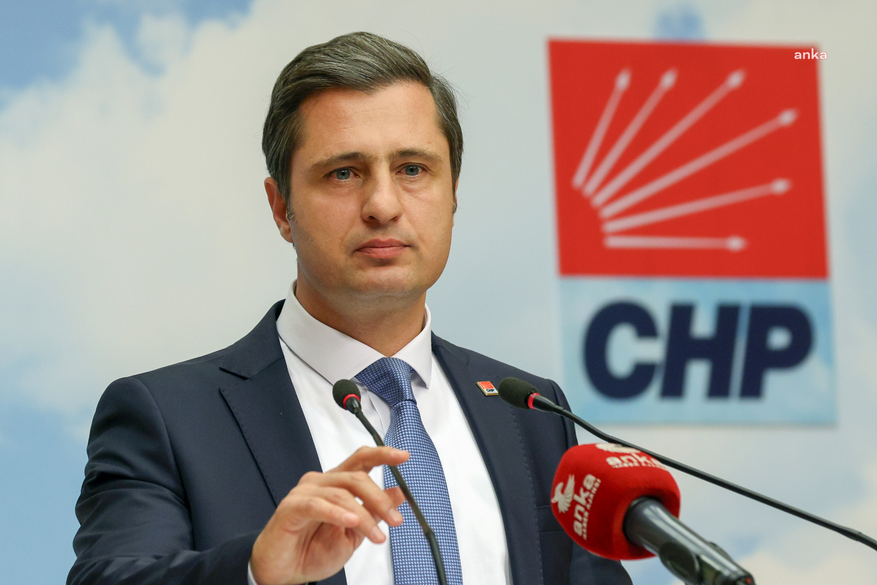 DENİZ YÜCEL’DEN HAMZA DAĞ’A: “MADEM SEÇİMDEN SONRA SUYA YÜZDE 50 İNDİRİM YAPABİLİYORSUNUZ, O ZAMAN ADAMA SORMAZLAR MI NEYİ BEKLİYORSUNUZ DİYE”