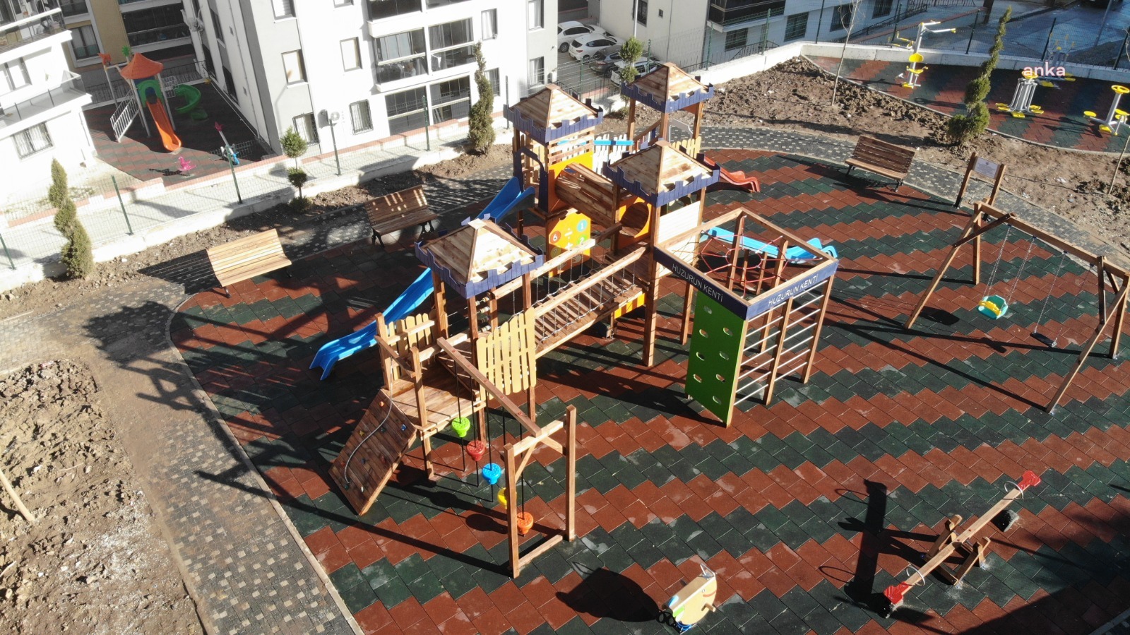 GEMLİK BELEDİYESİ'NDEN HİSARTEPE MAHALLESİ'NE YENİ PARK