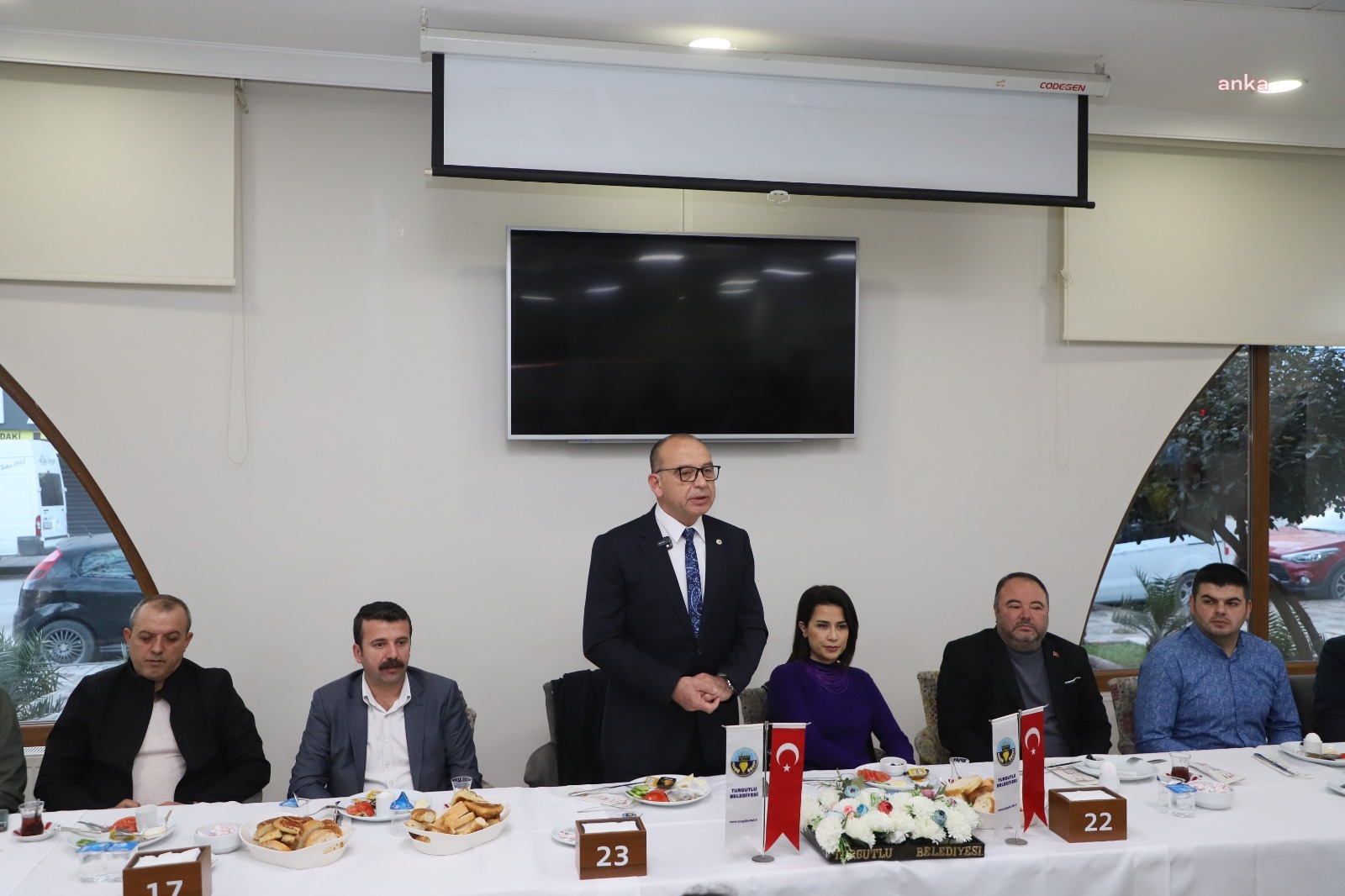 TURGUTLU BELEDİYE BAŞKANI AKIN, PERSONELLE KAHVALTIDA BULUŞTU