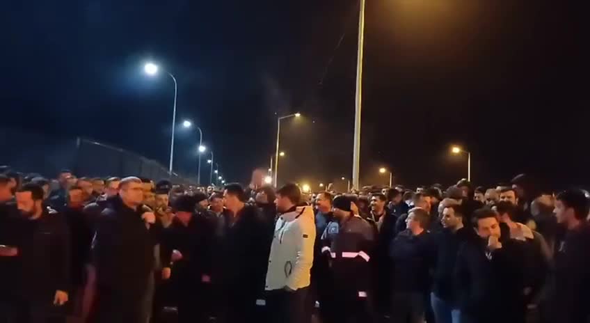 KONYA’DA, SEYDİŞEHİR ETİ ALÜMİNYUM FABRİKASI İŞÇİLERİ DÜŞÜK ÜCRETLERİ PROTESTO ETTİ